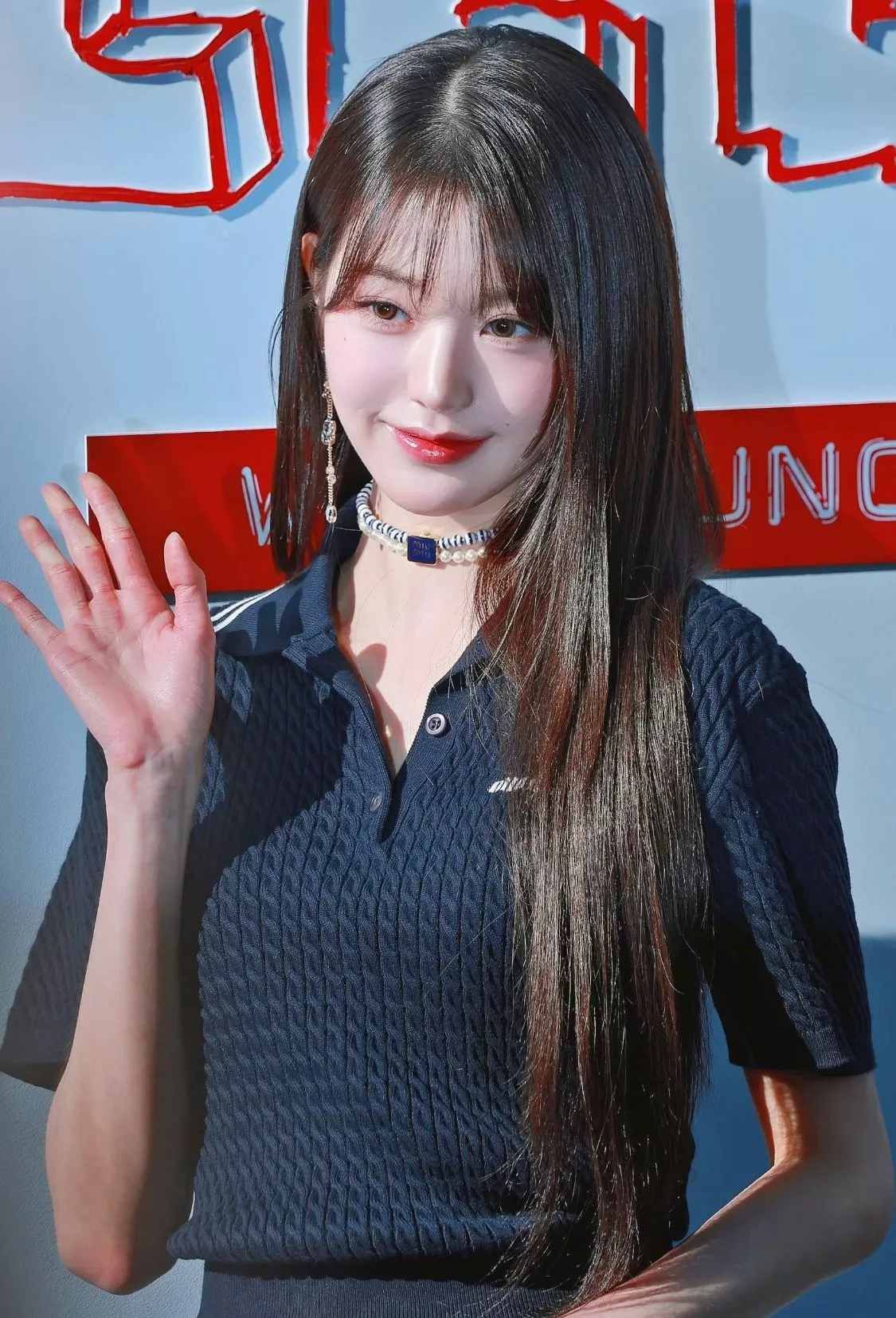 미우미우 언밸런스 크리스탈 드롭 이어 액세서리 상세 이미지 11