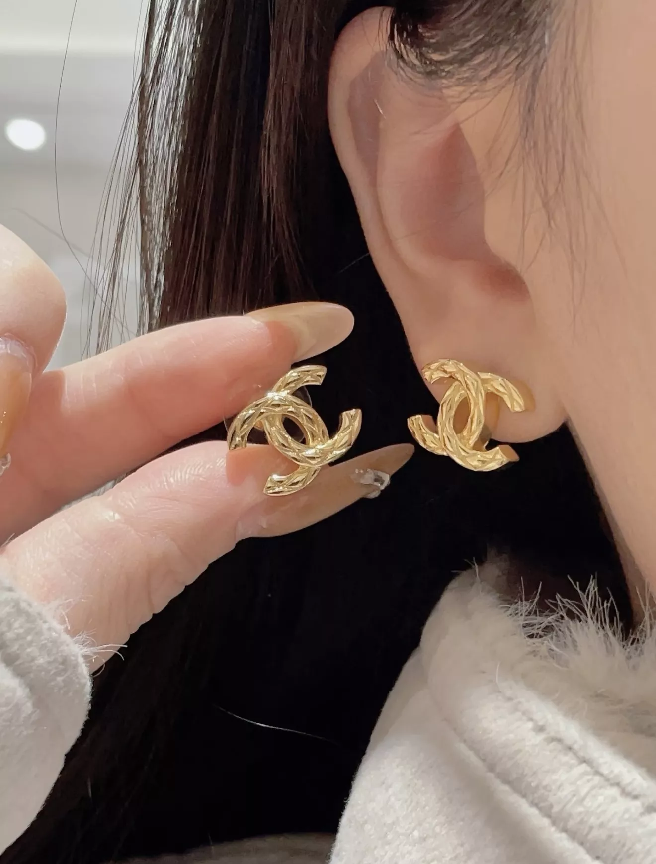 샤넬 빈티지 무드의 더블 씨 이어 액세서리 상세 이미지 12