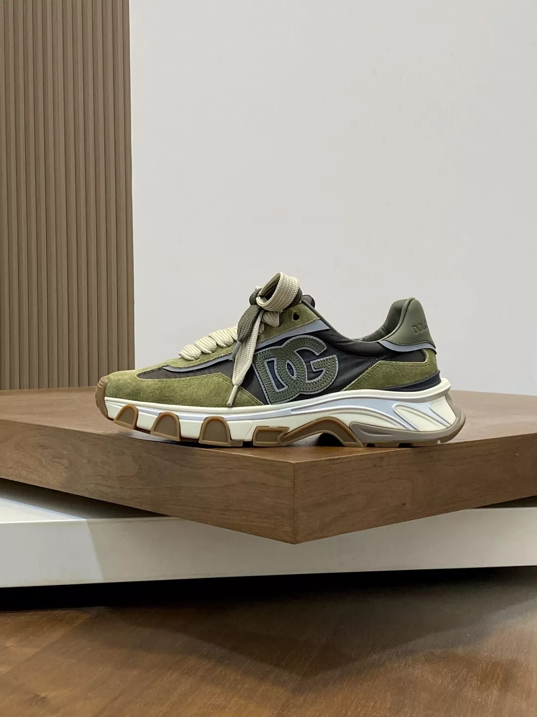 돌체앤가바나 디지 로고 쿠션 스니커즈 상세 이미지 2