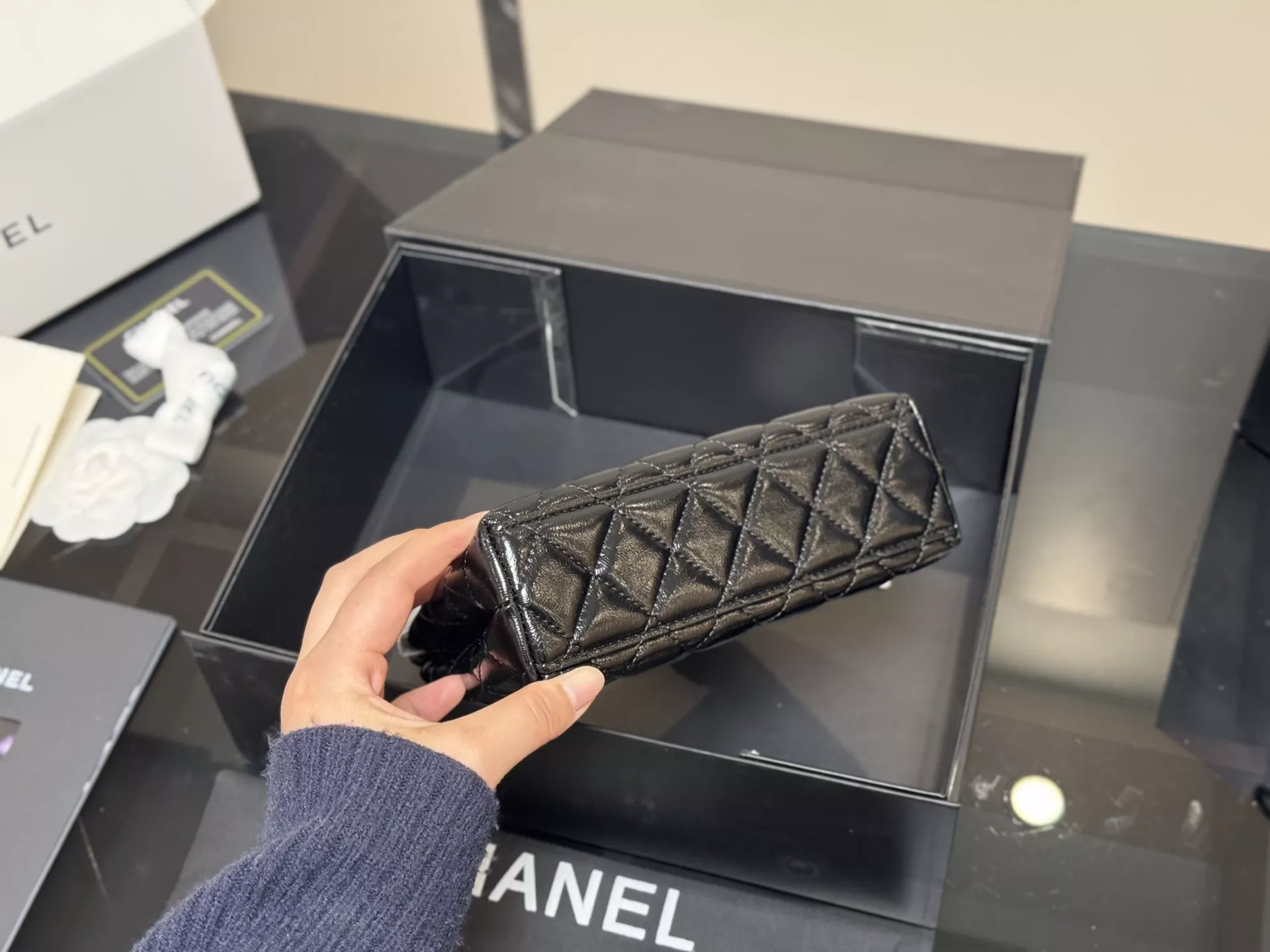 샤넬 켈리 라인 퀼팅 탑핸들 백 상세 이미지 8