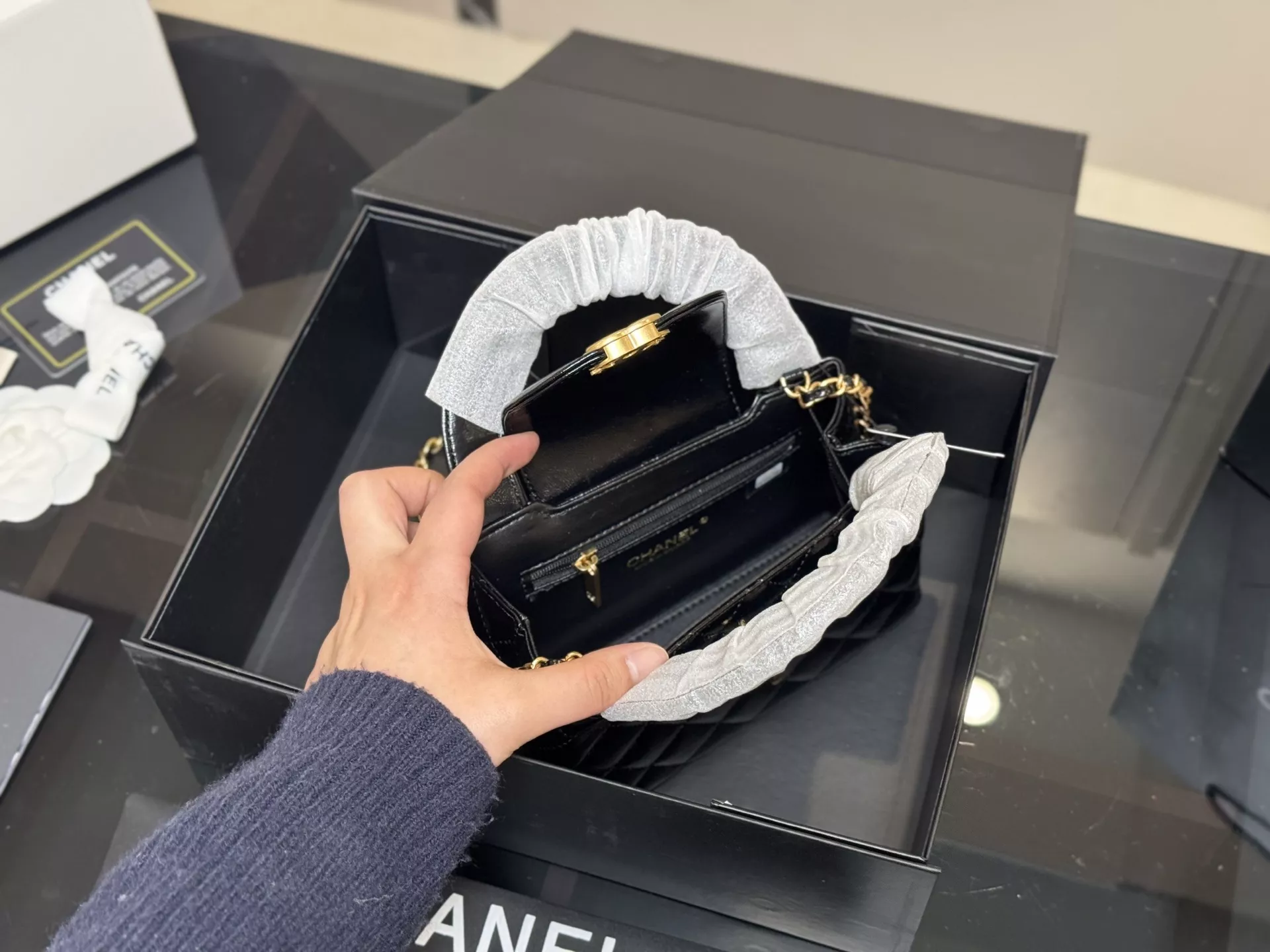 샤넬 켈리 라인 퀼팅 탑핸들 백 상세 이미지 4