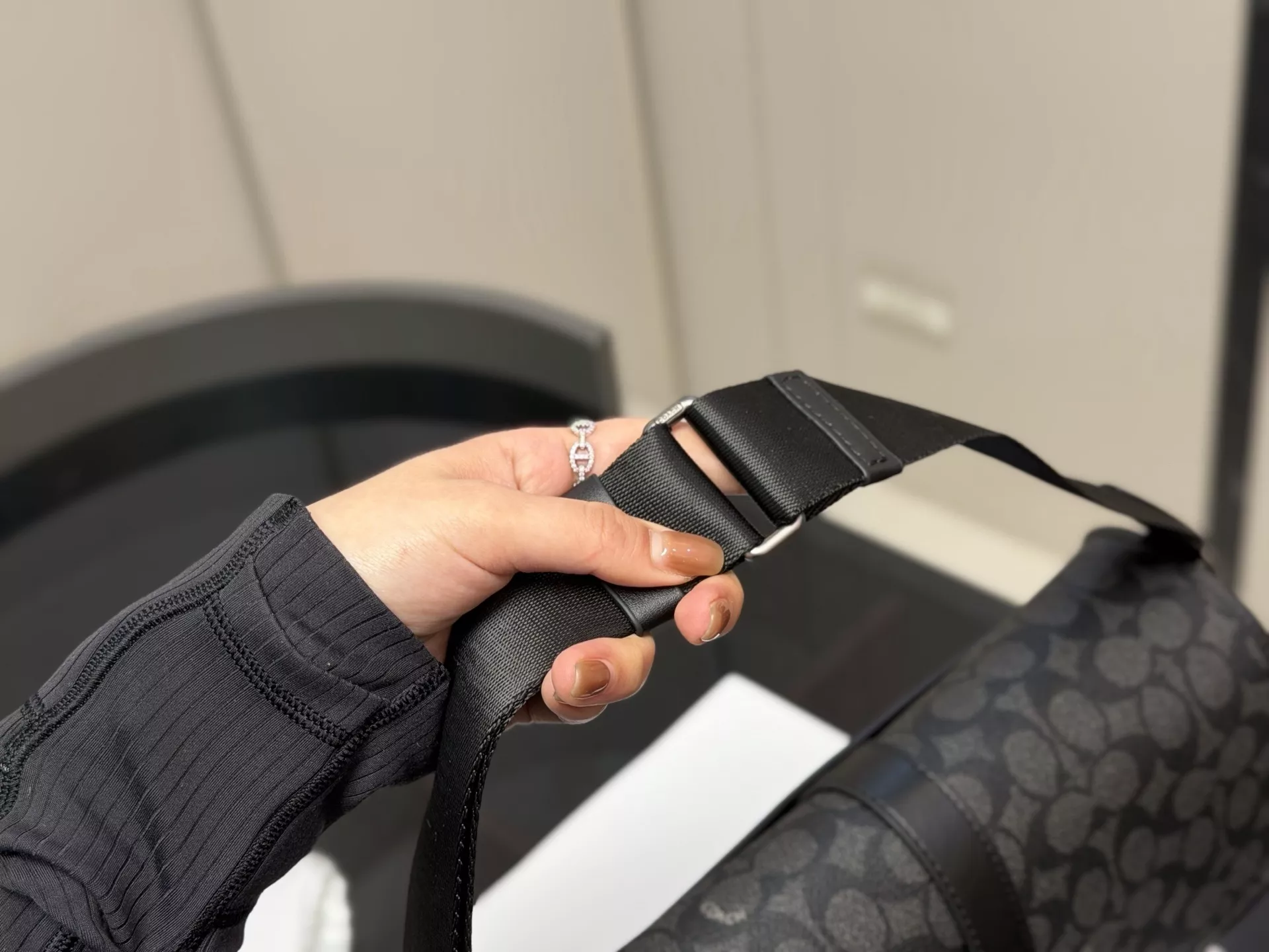 코치 남성 플랩 숄더 백 상세 이미지 5