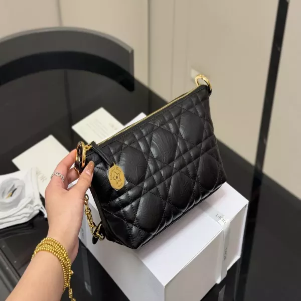 디올 퀼팅 도시락 쉐입 체인 백