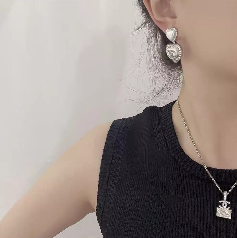 샤넬 실버 하트 드롭 이어링 상세 이미지 18
