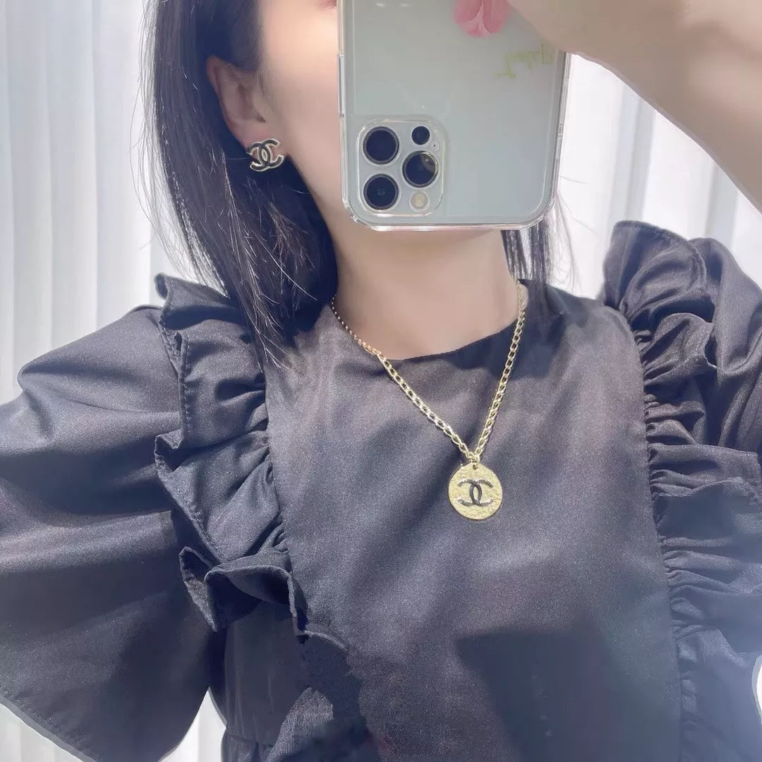 샤넬 블랙 앤 화이트 에나멜 더블 씨 이어링 상세 이미지 19