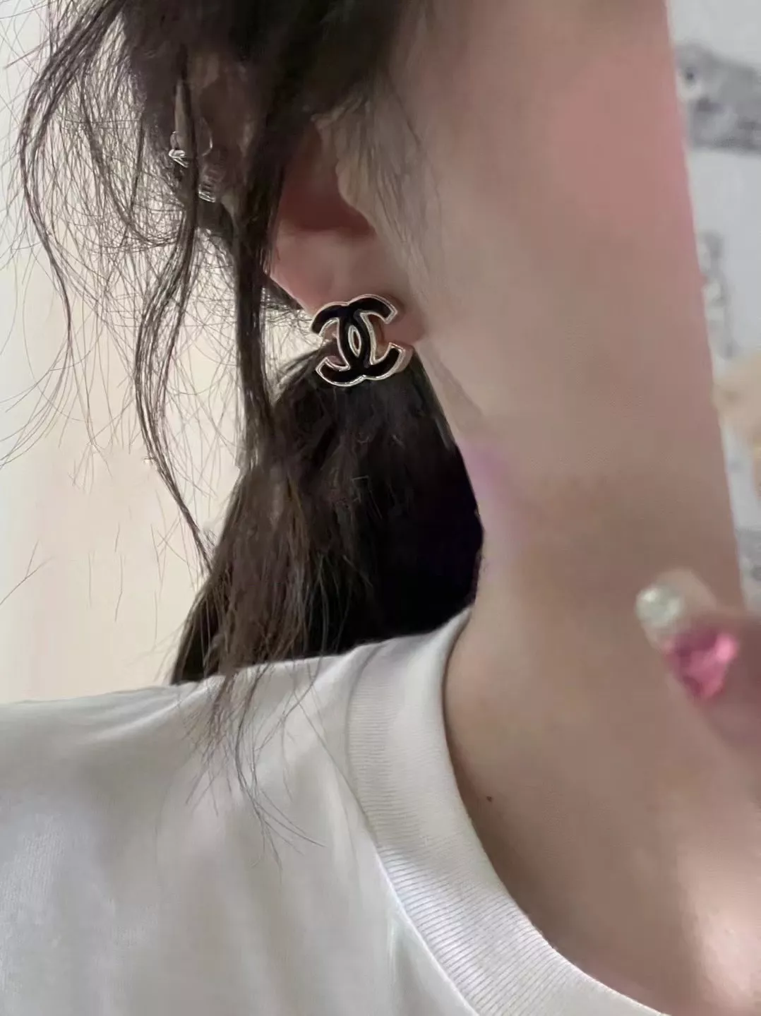 샤넬 블랙 앤 화이트 에나멜 더블 씨 이어링 상세 이미지 15