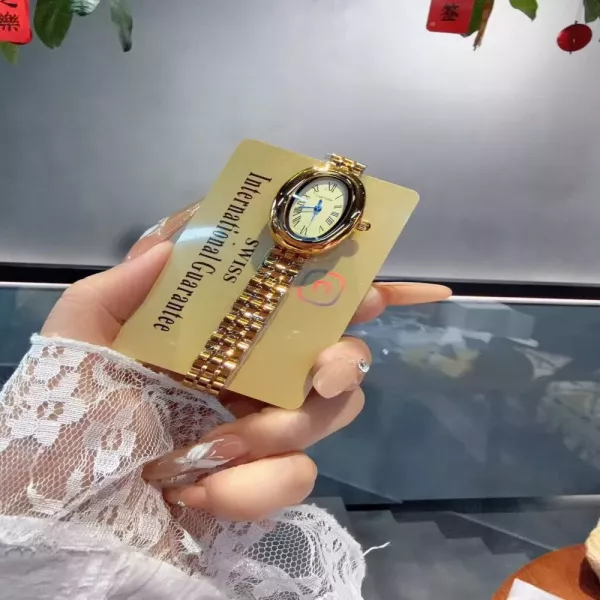 까르띠에 베누아르 오벌 케이스 손목시계