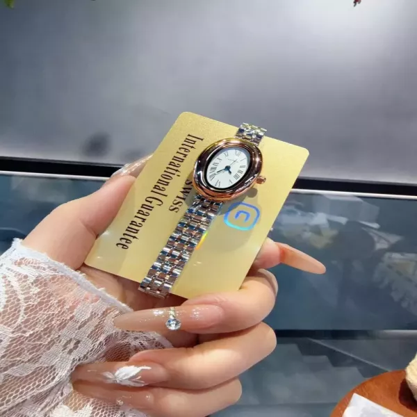 까르띠에 베누아르 오벌 케이스 손목시계
