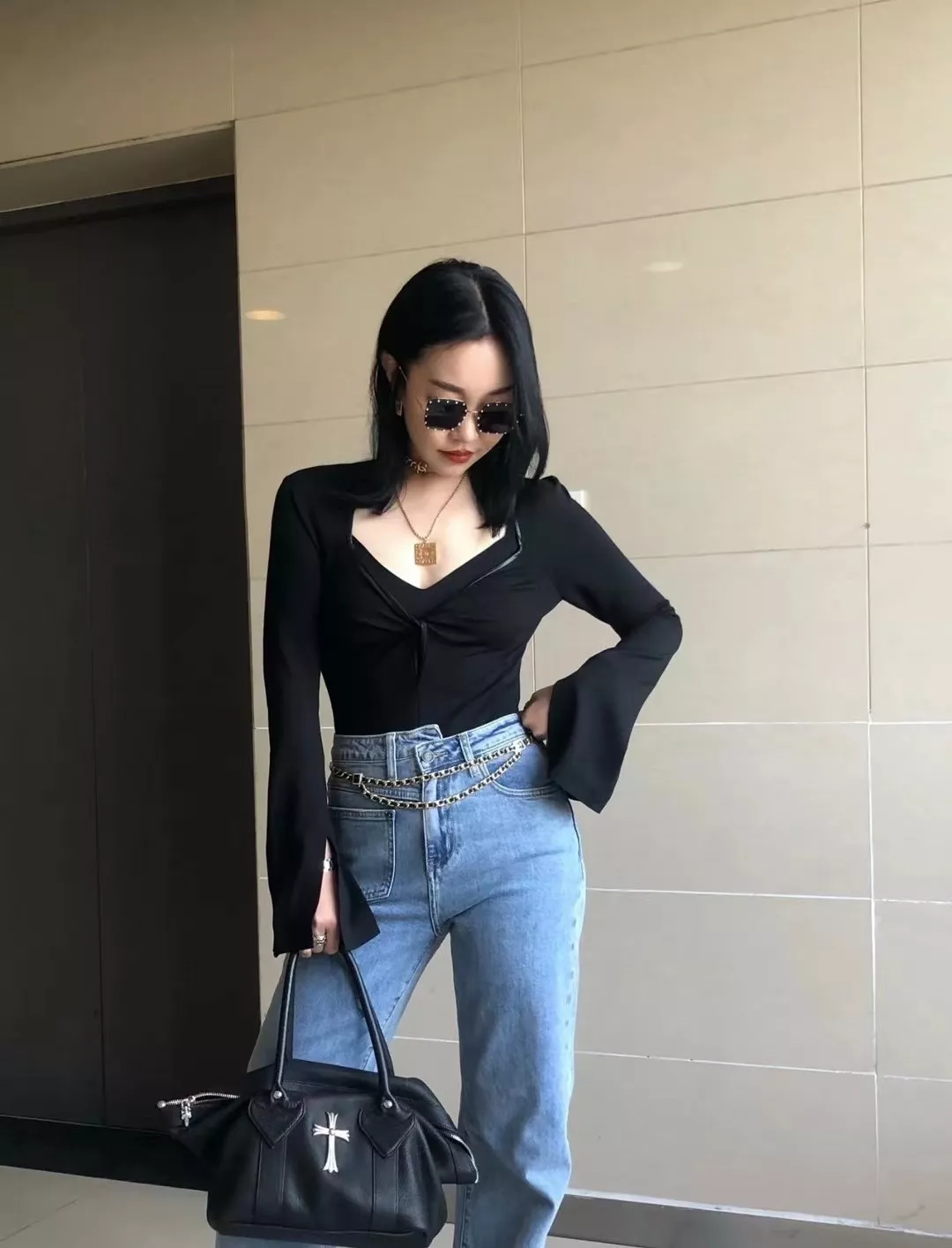 샤넬 빈티지 무드 레터 장식 네크리스 상세 이미지 11