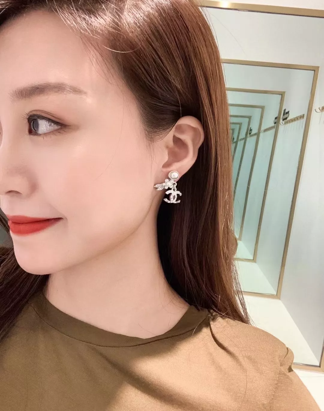 샤넬 플라워 모티브 씨씨 이어링 상세 이미지 10
