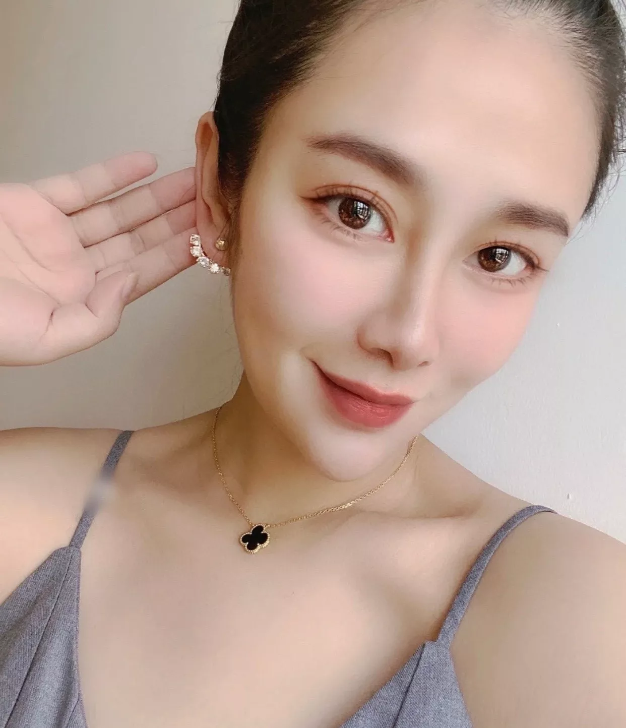 디올 팬 모티브 크리스탈 이어 장식 상세 이미지 10