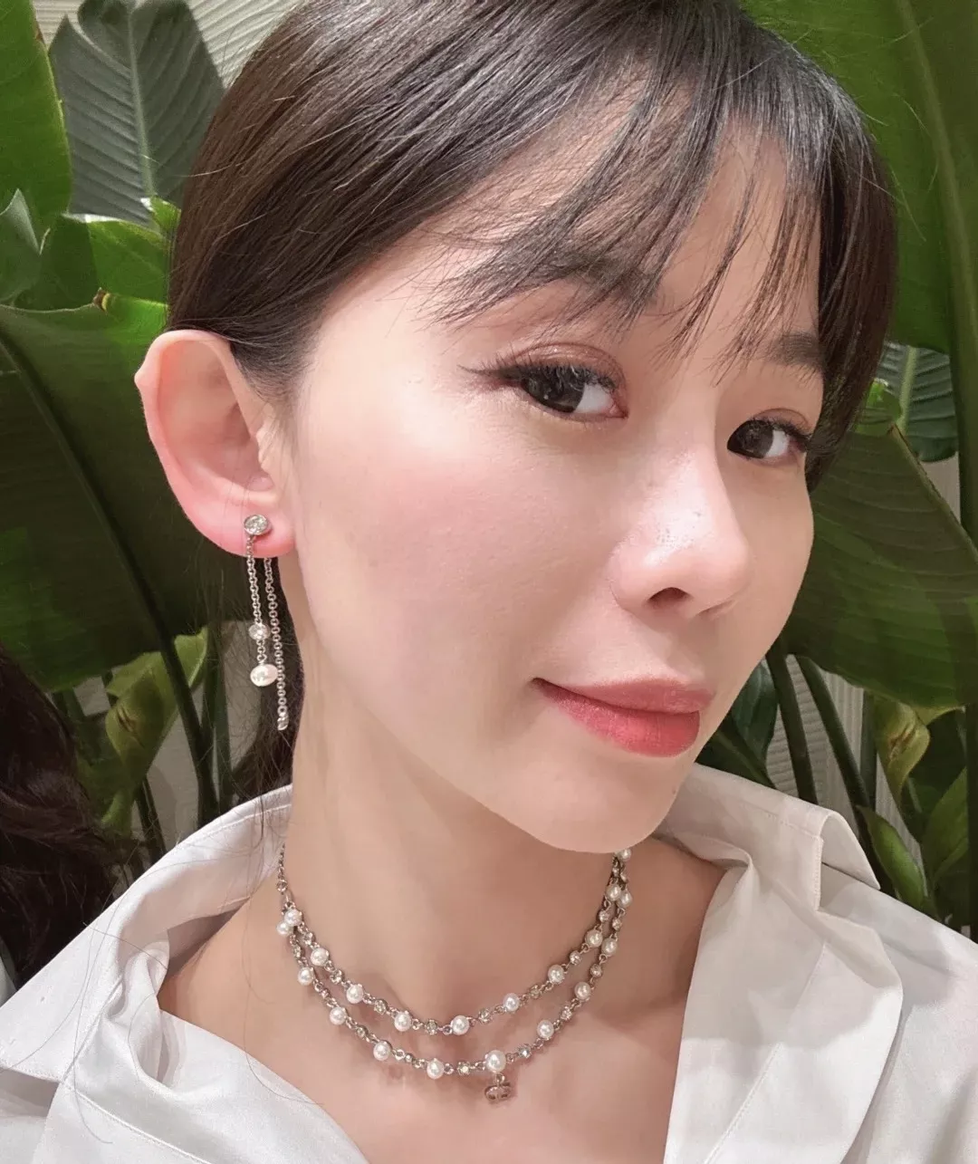 디올 더블 체인 진주 크리스탈 이어링 상세 이미지 9