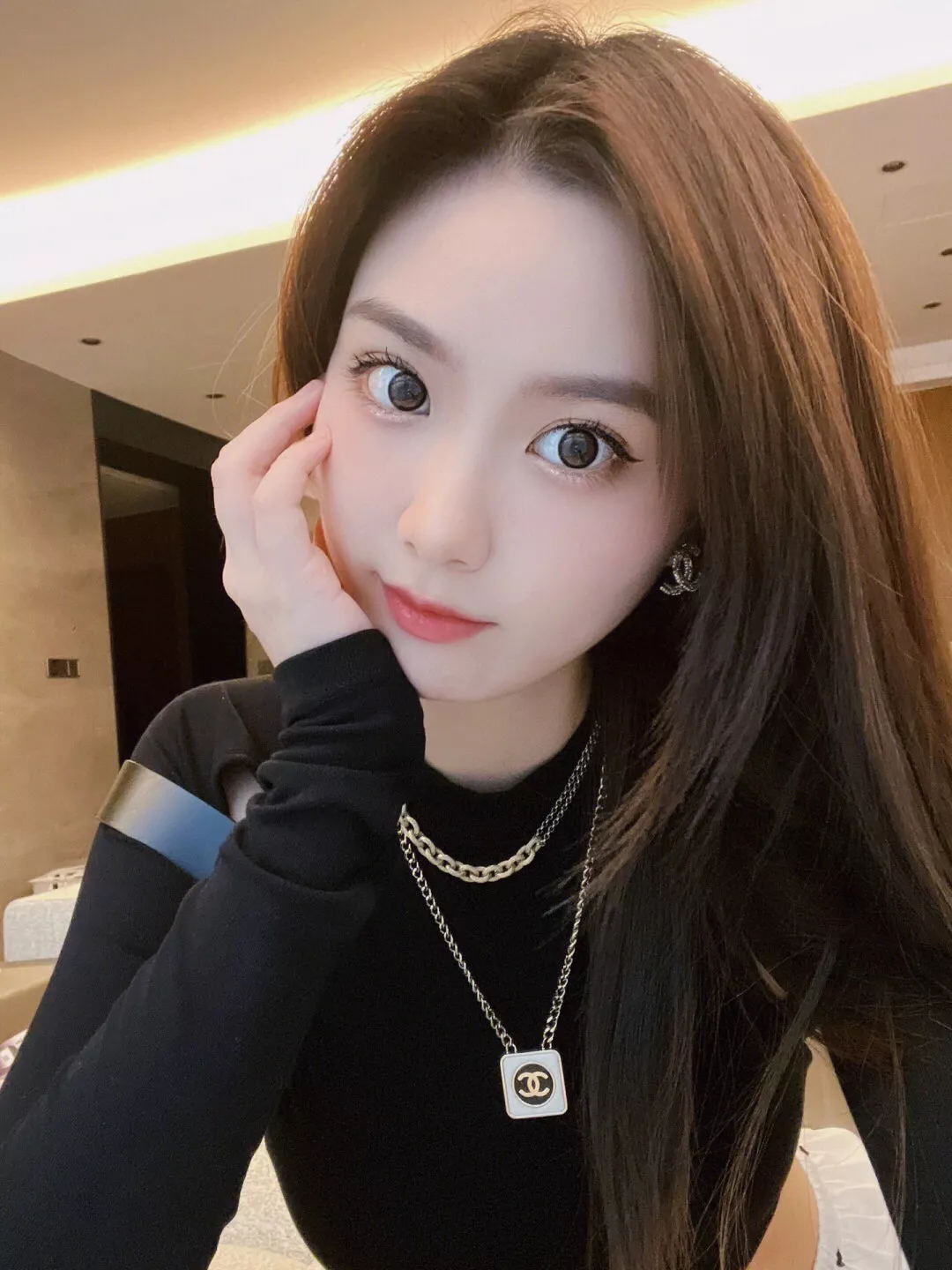샤넬 블랙 화이트 배색 스퀘어 참 네크리스 상세 이미지 22