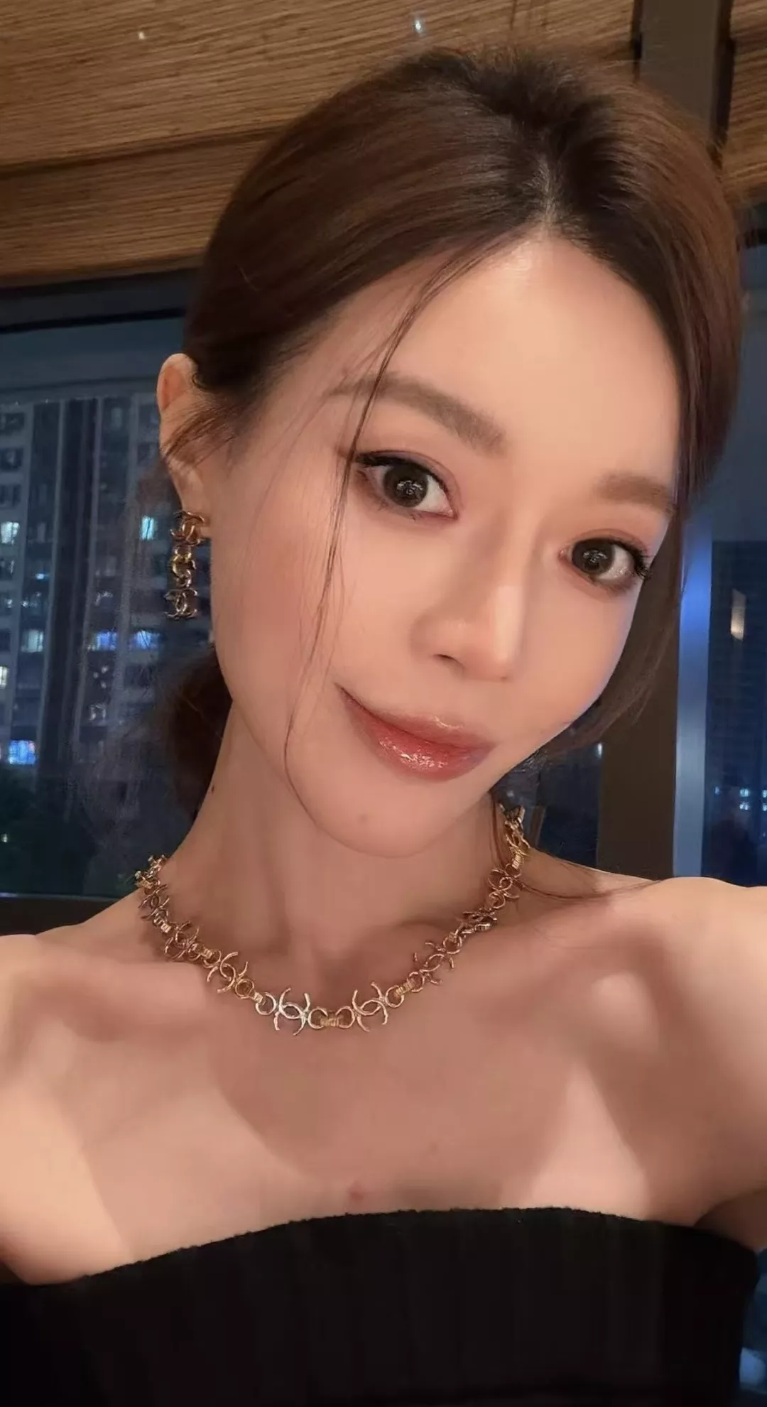 샤넬 금은 배색 씨씨 드롭 이어링 상세 이미지 11