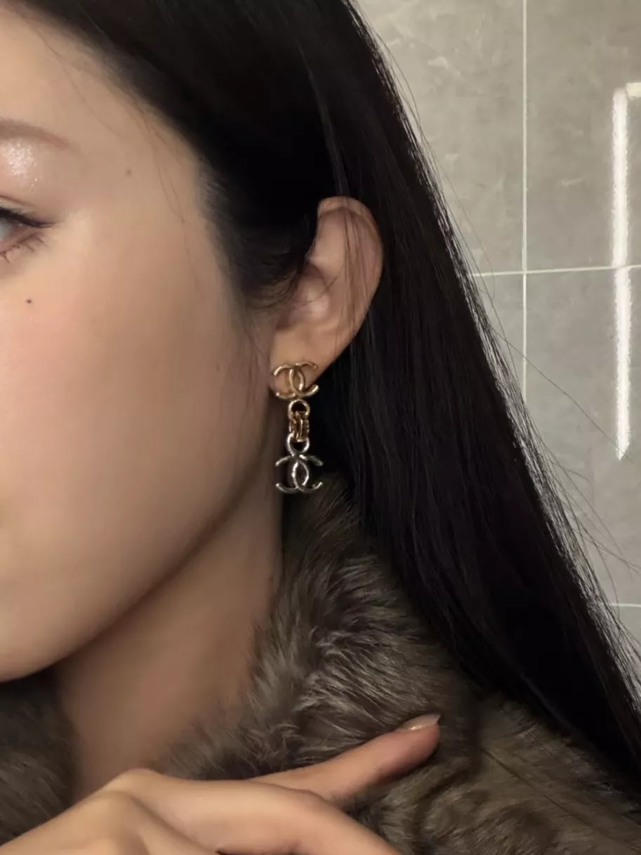 샤넬 금은 배색 씨씨 드롭 이어링 상세 이미지 13
