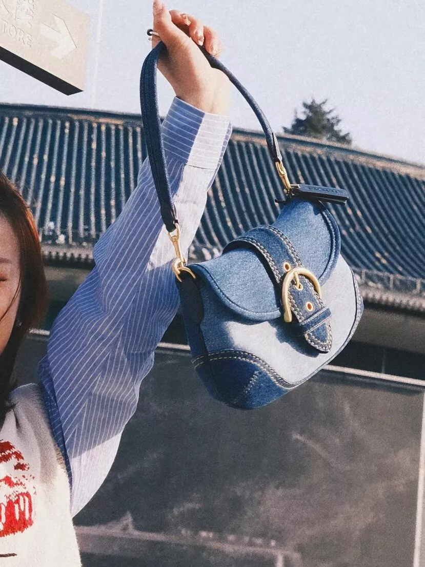코치 빈티지 무드 플랩 겨드랑이백 상세 이미지 50