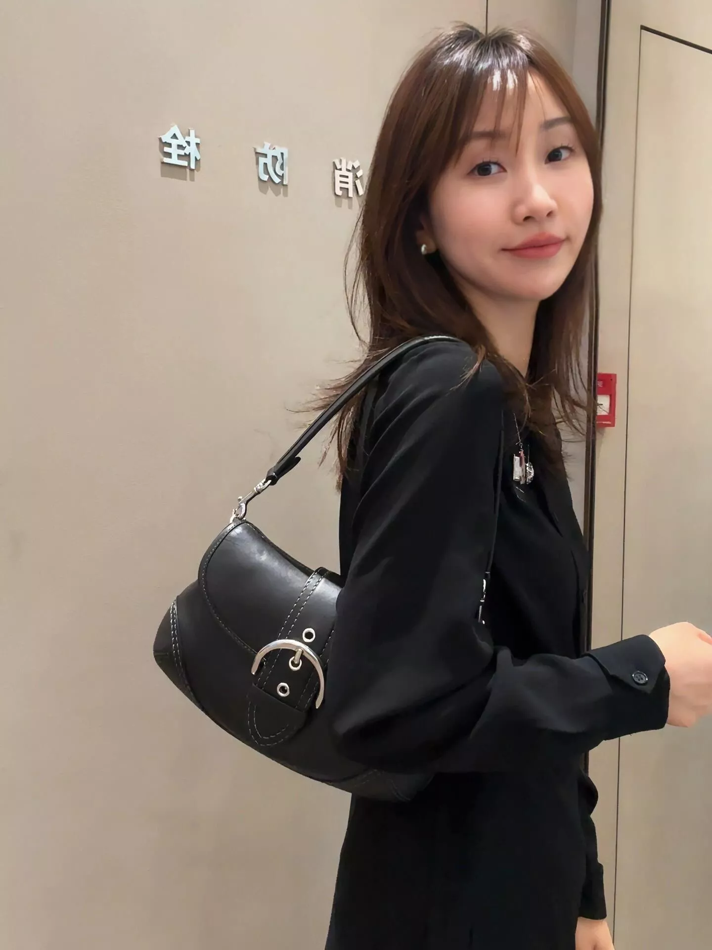 코치 빈티지 무드 플랩 겨드랑이백 상세 이미지 62