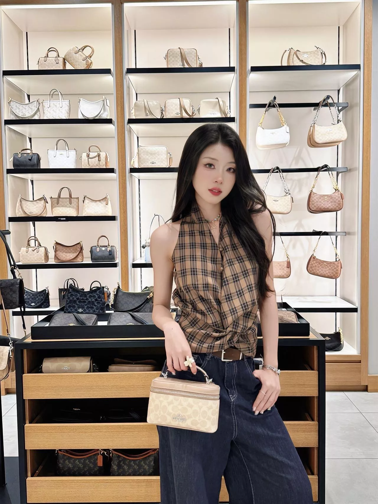 코치 레이너 박스 실루엣 백 상세 이미지 76