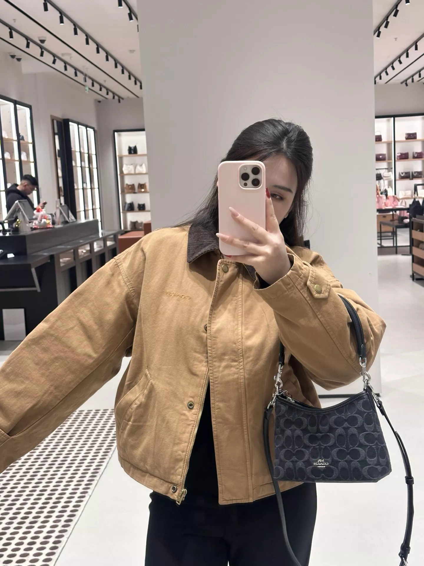 코치 시그니처 데님 캔버스 숄더백 상세 이미지 50