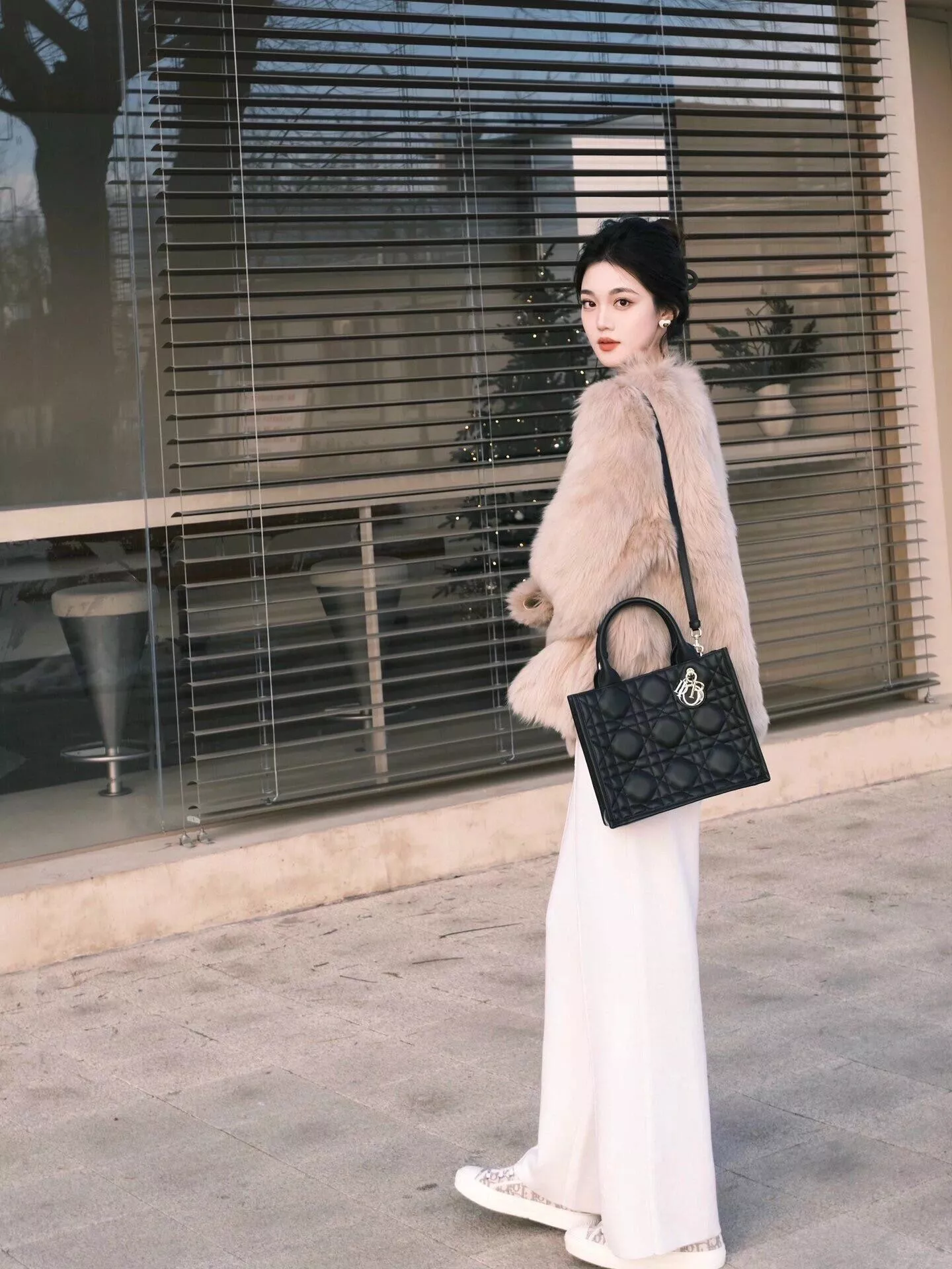 디올 가죽 까나쥬 패턴 탑핸들 백 상세 이미지 40