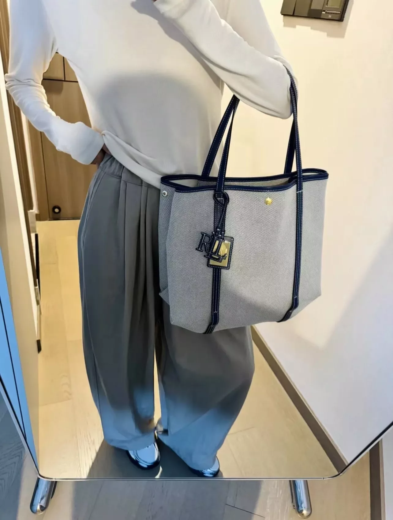랄프로렌 배색 캔버스 대용량 데일리 백 상세 이미지 33