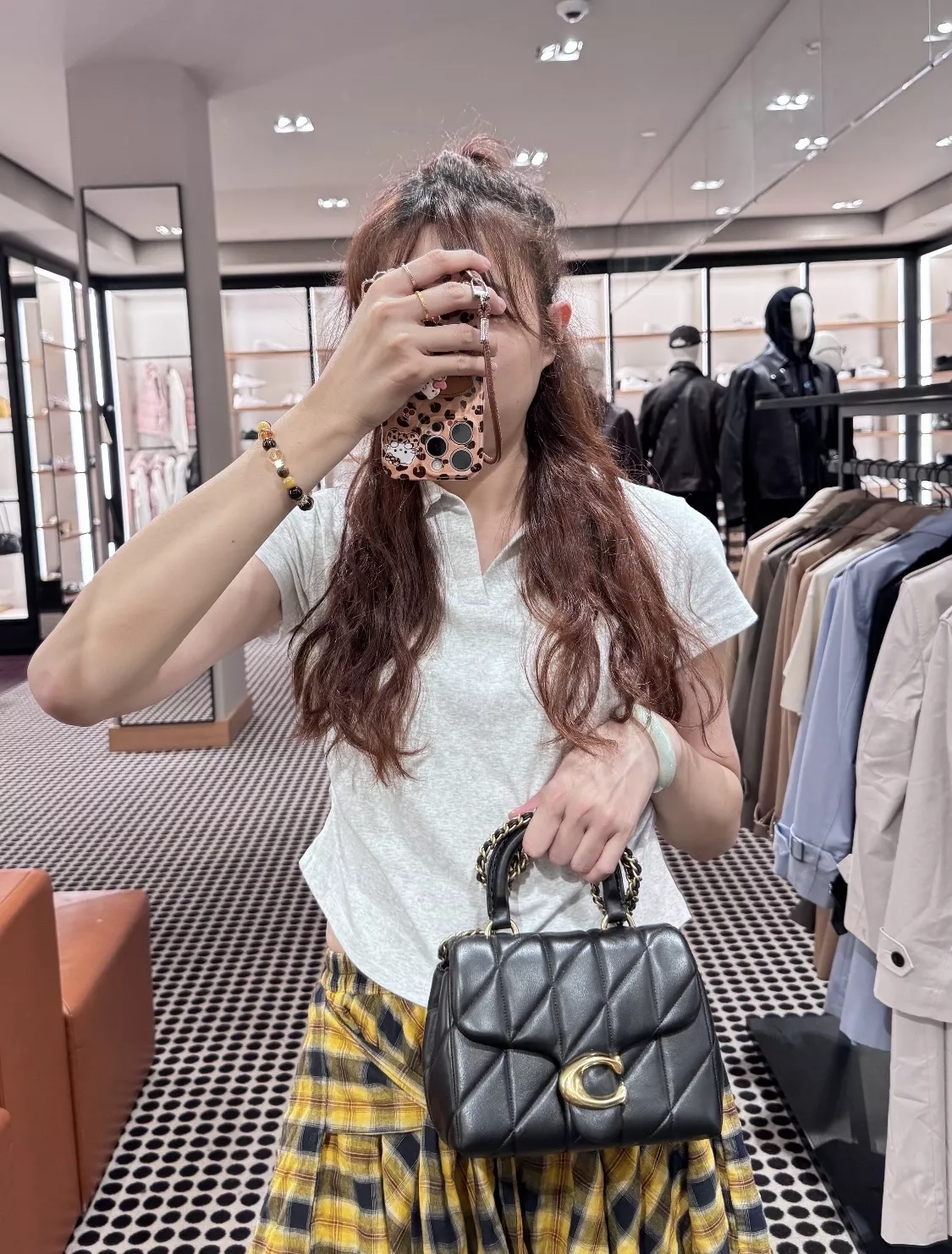 코치 퀼팅 플랩 체인 백 상세 이미지 79