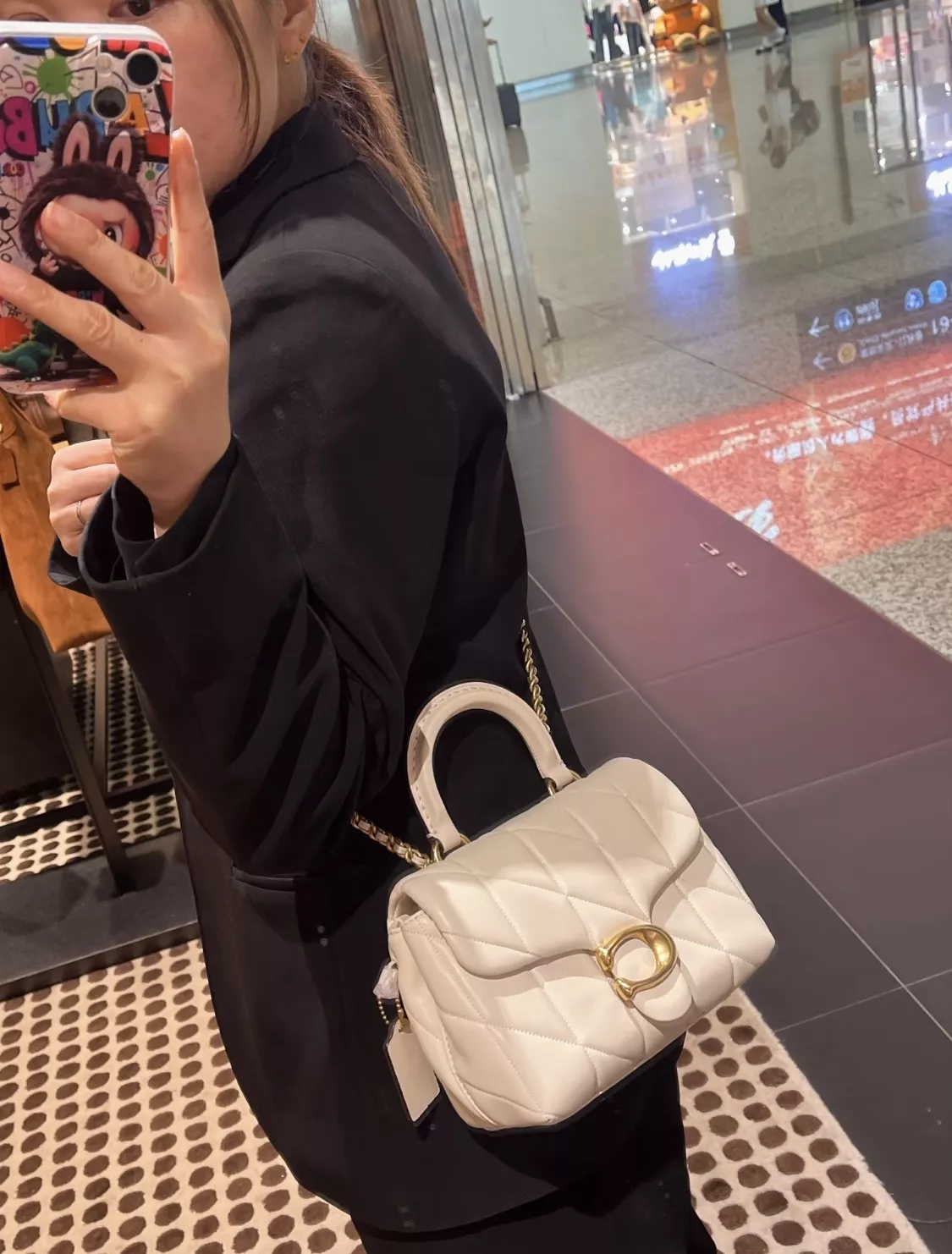 코치 퀼팅 플랩 체인 백 상세 이미지 80