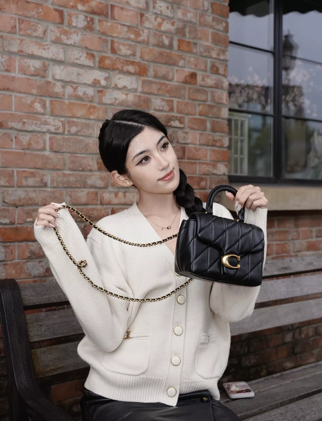 코치 퀼팅 플랩 체인 백 상세 이미지 87