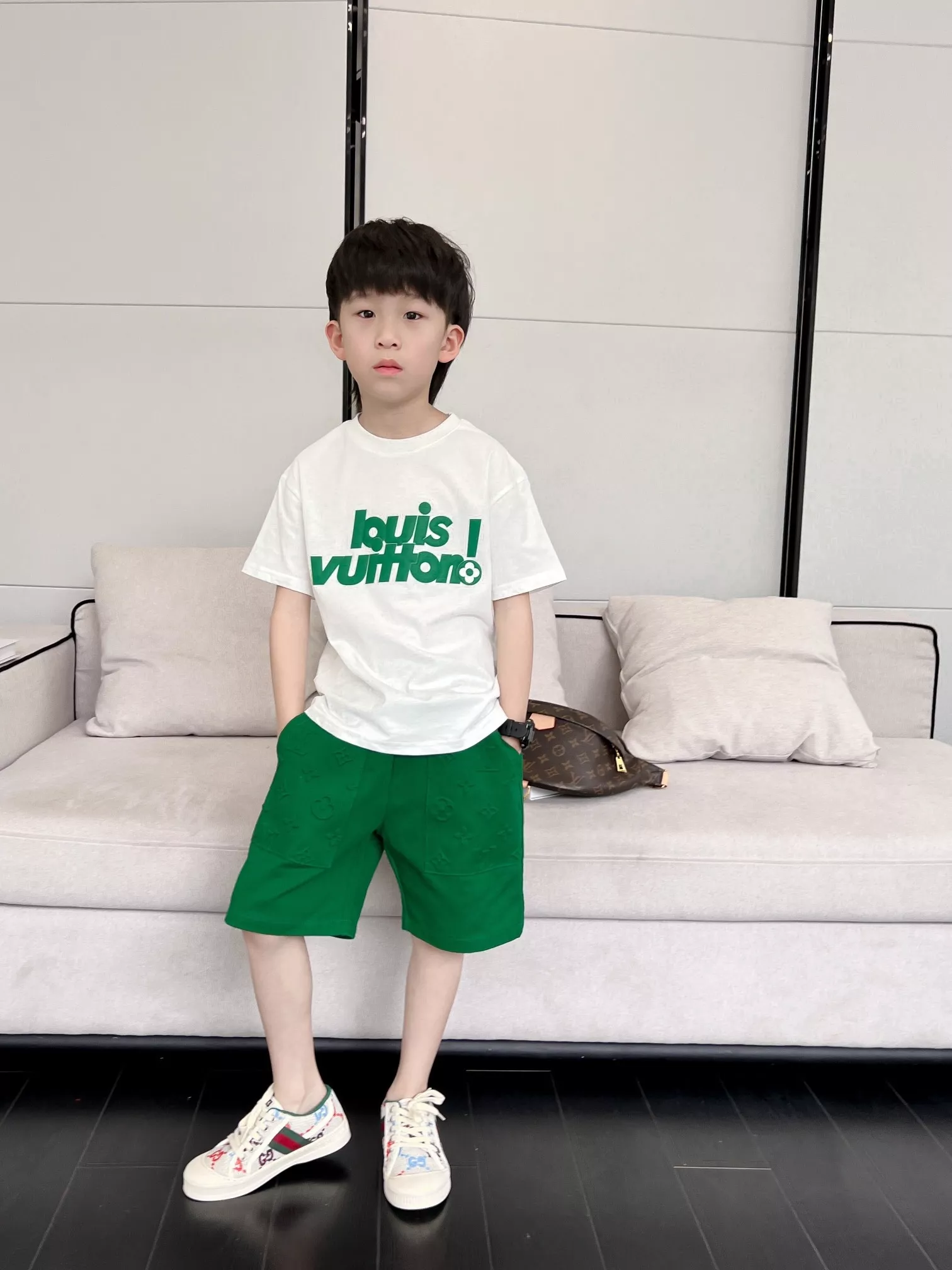 루이비통 모노그램 실리콘 로고 반팔 상의 상세 이미지 32
