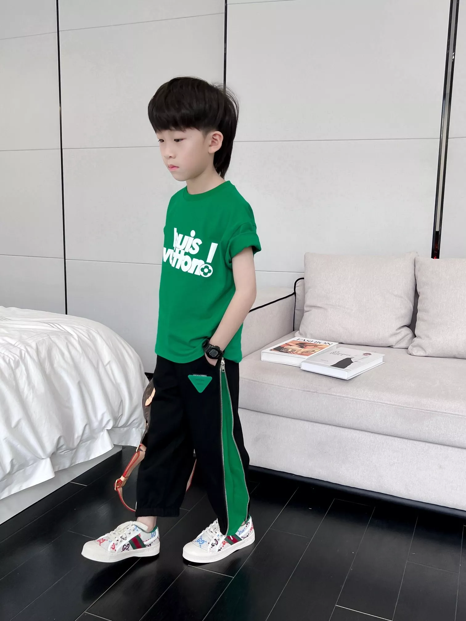 루이비통 모노그램 실리콘 로고 반팔 상의 상세 이미지 23