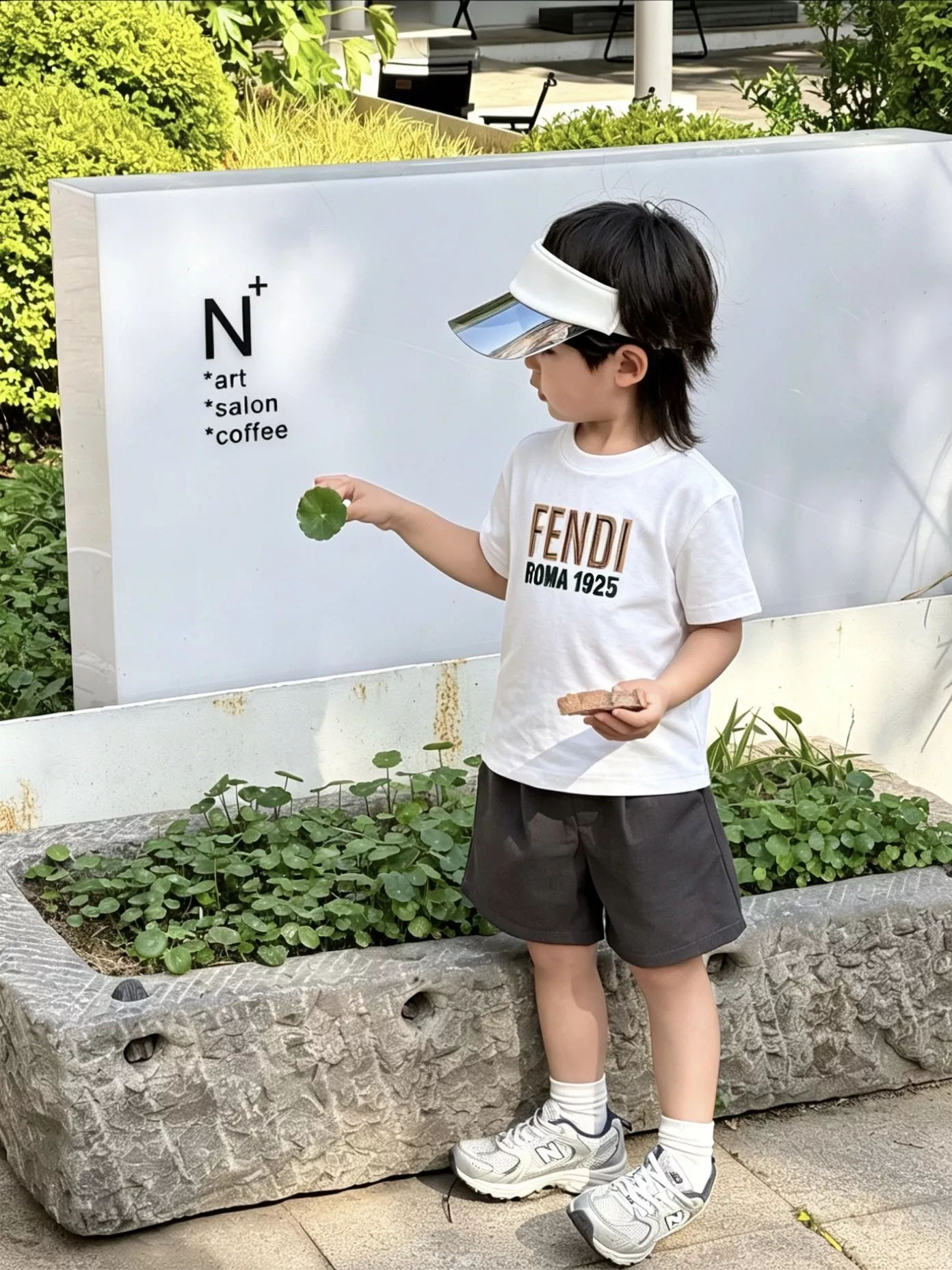 펜디 화이트 로고 자수 반팔 상의 상세 이미지 19