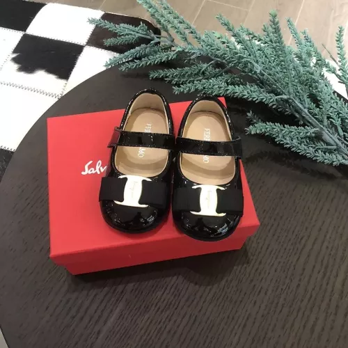 페라가모 유아 봄 신상 에나멜 메리제인 슈즈