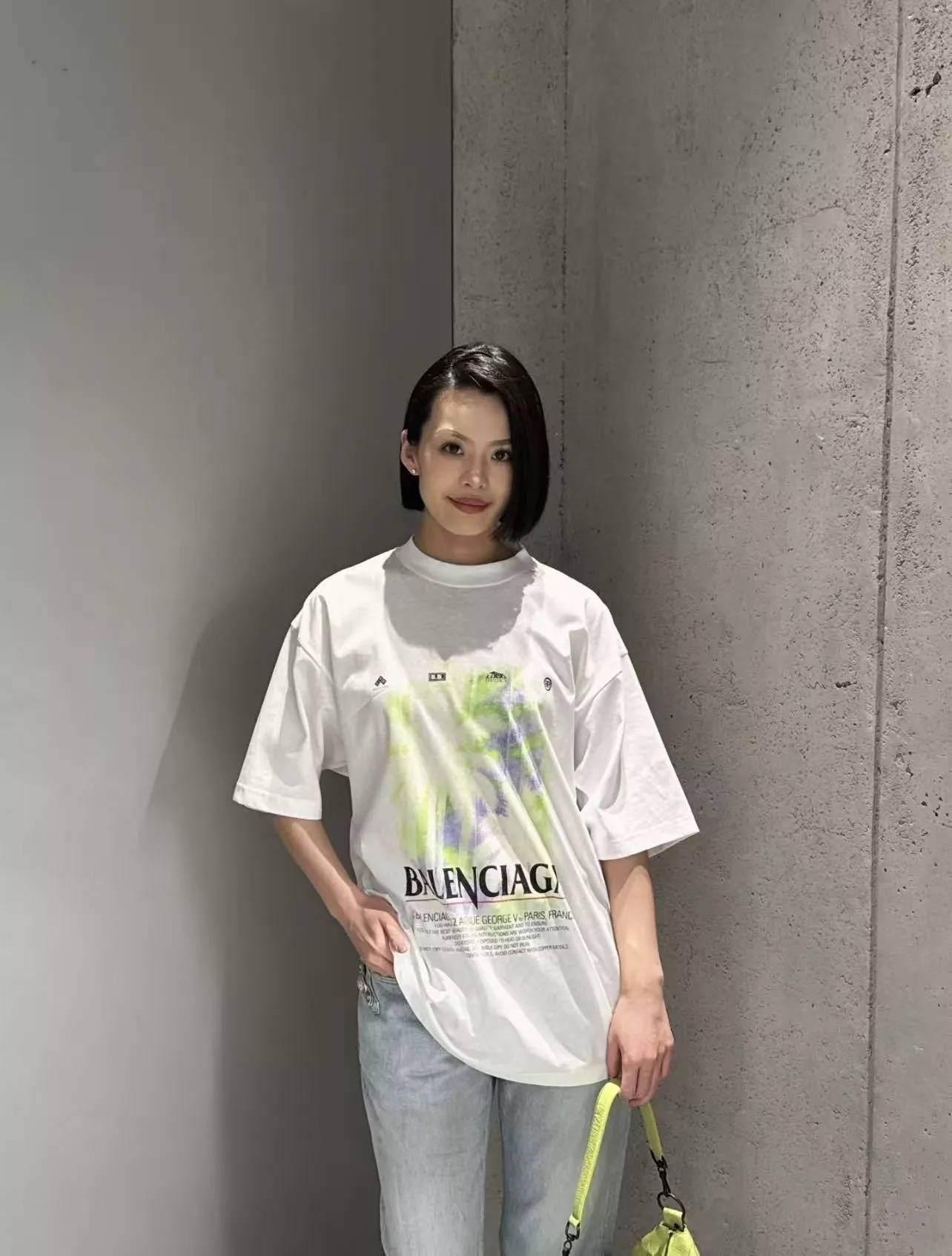 발렌시아가 그래픽 프린트 라운드 반팔 상의 상세 이미지 21