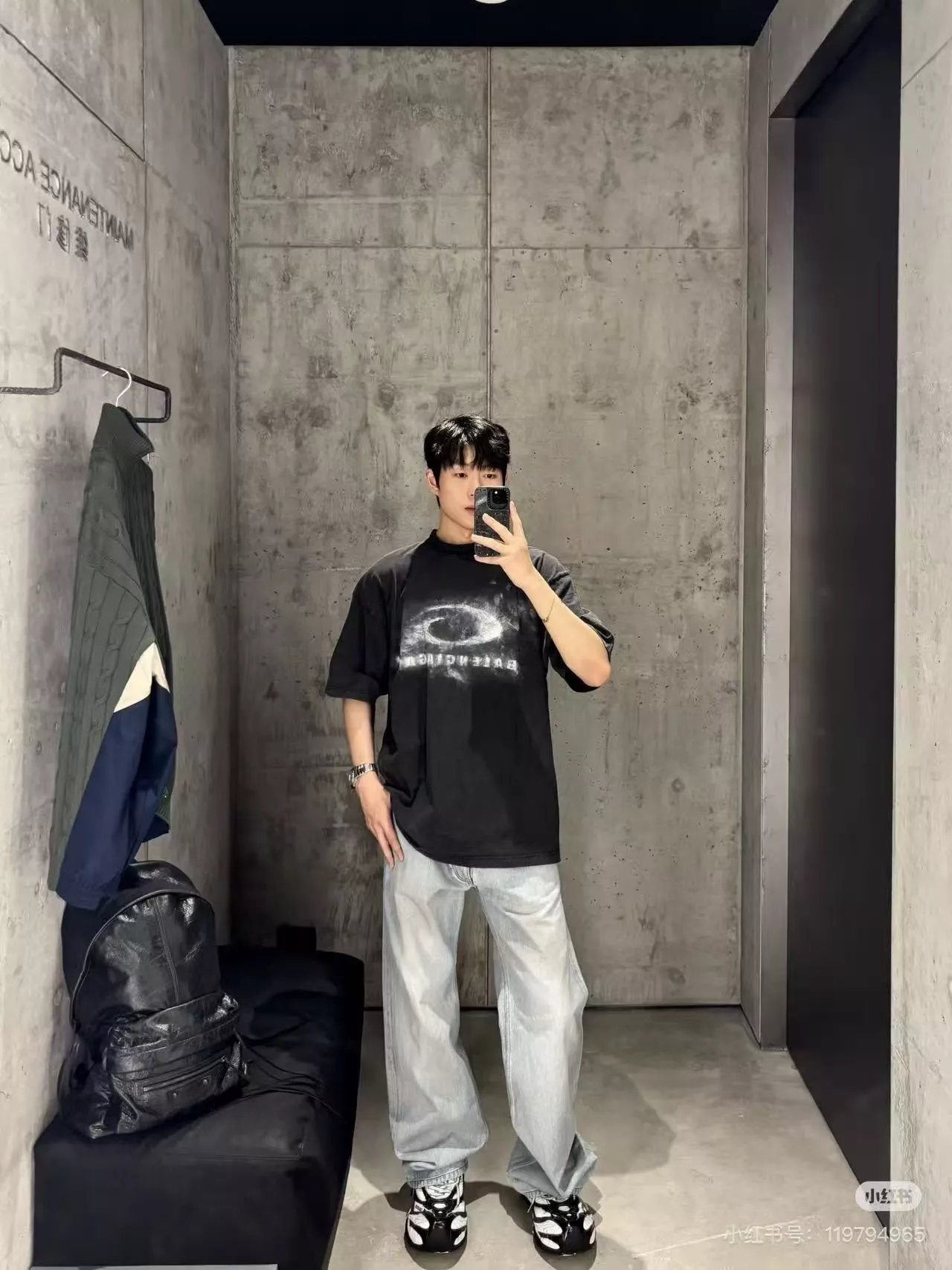 발렌시아가 스모그 로고 프린트 라운드넥 반팔 상의 상세 이미지 19