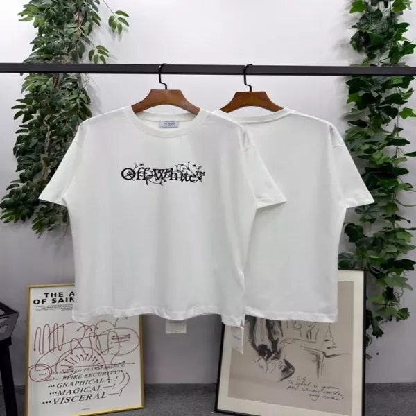 오프화이트 플라워 레터링 코튼 반팔 상의