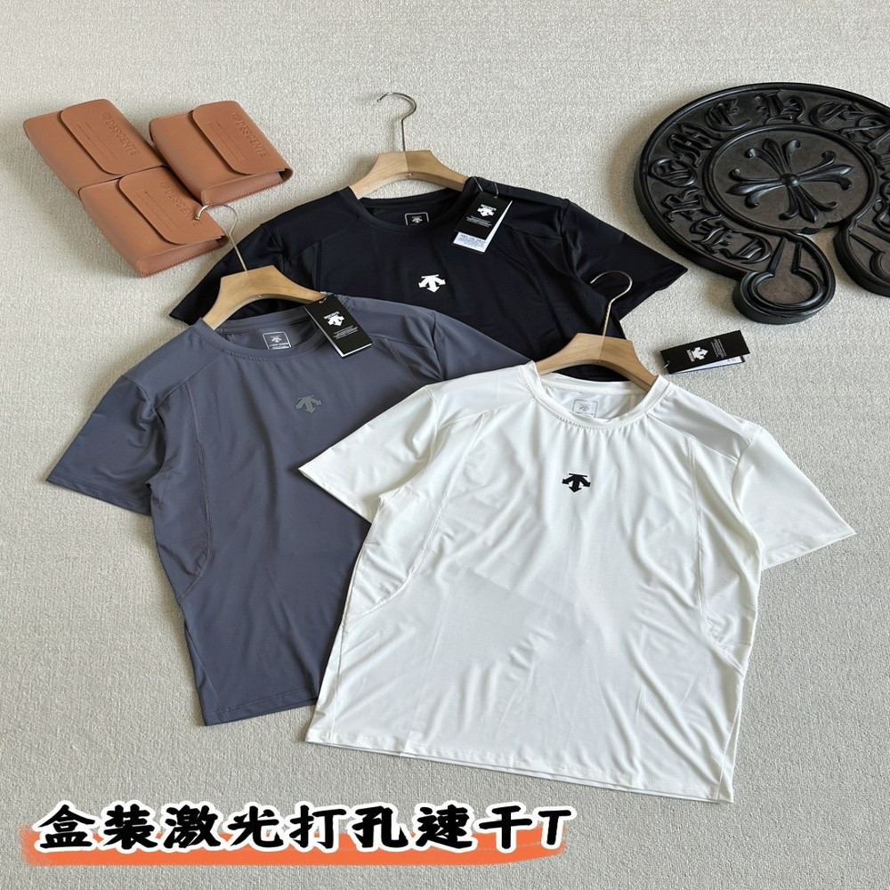 데상트 레이저 통기공 기능성 트레이닝 반팔