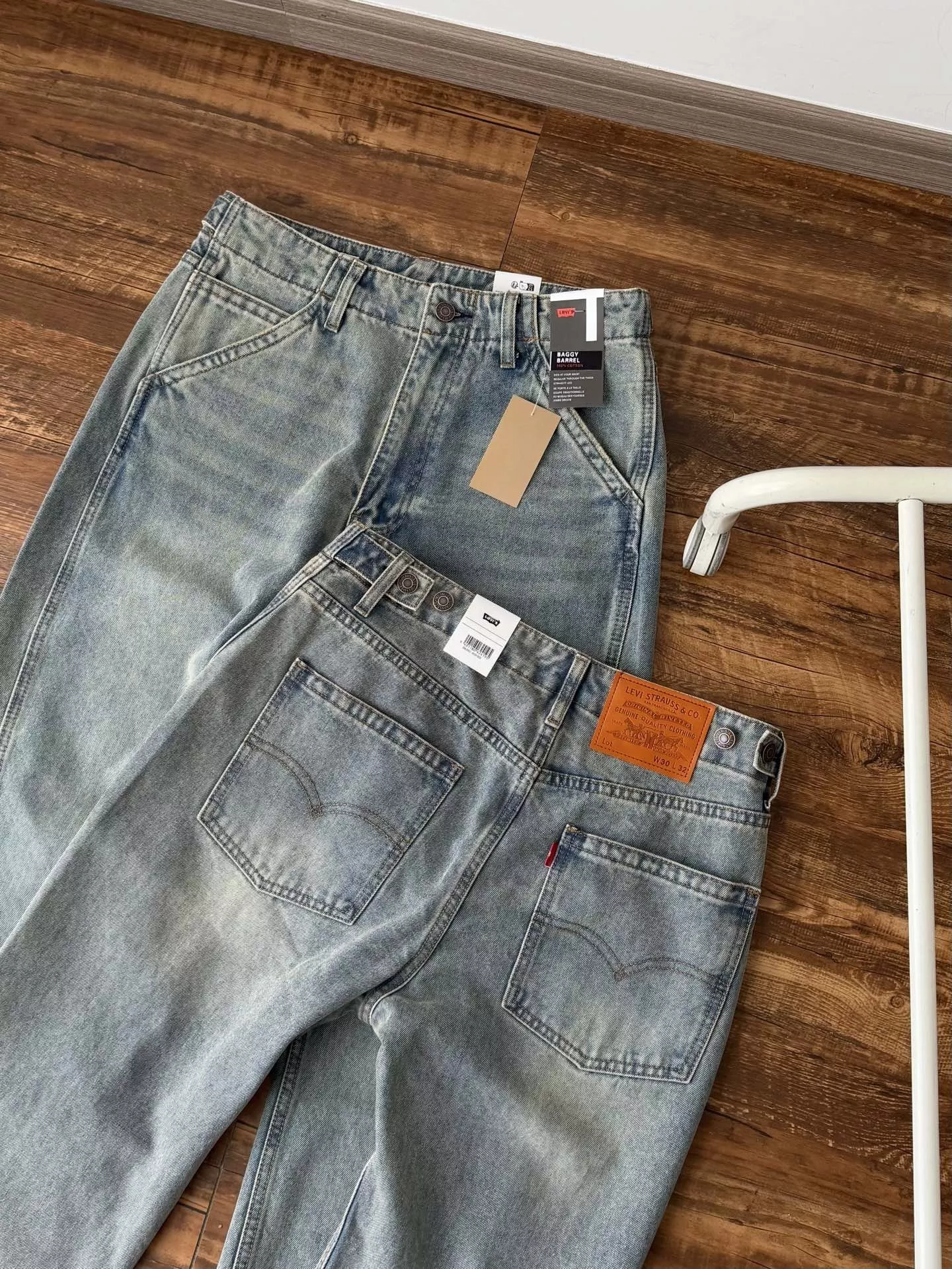 루이비통 워싱 테이퍼드 데님 바지 상세 이미지 2