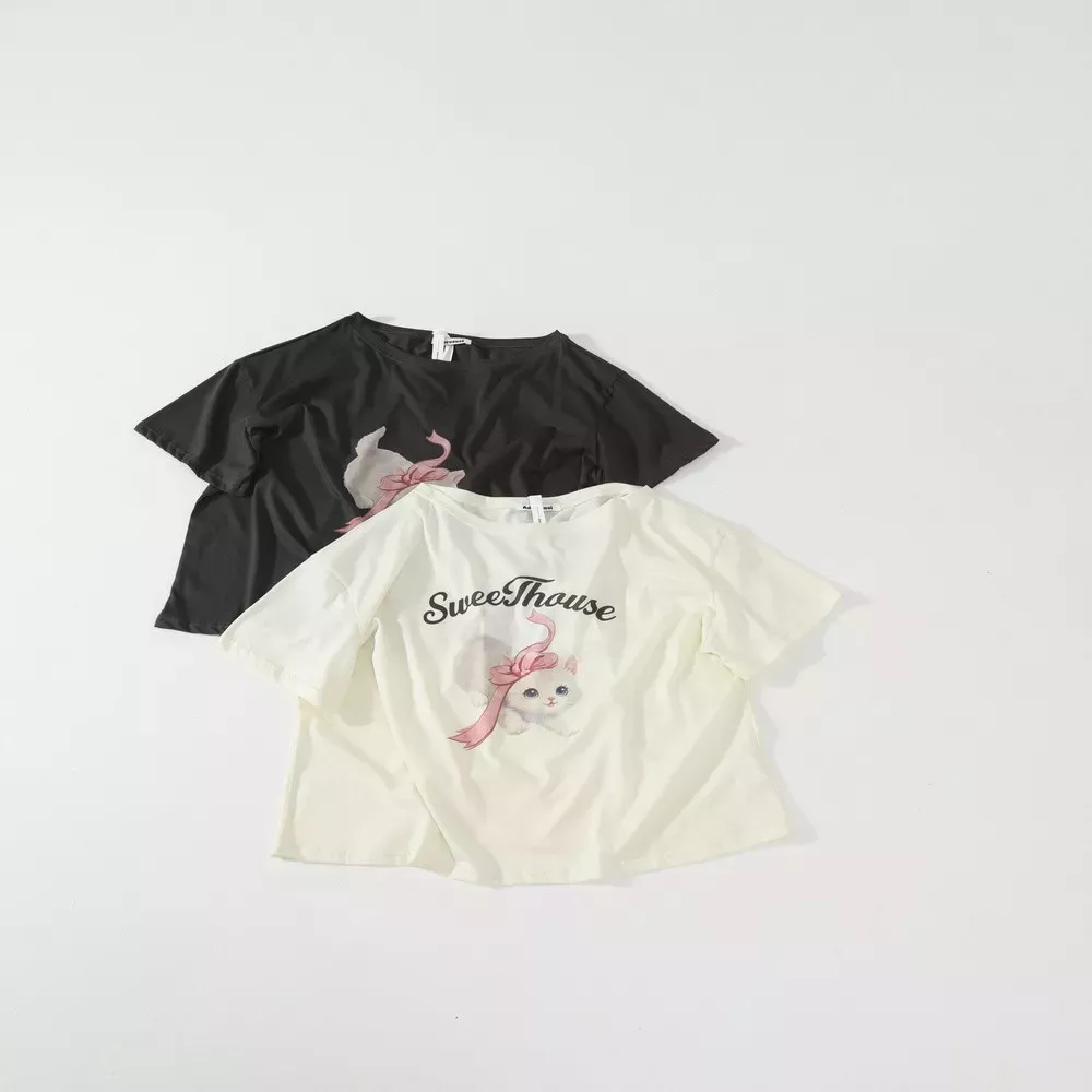 노브랜드 크로스 장식 키티 오프숄더 티