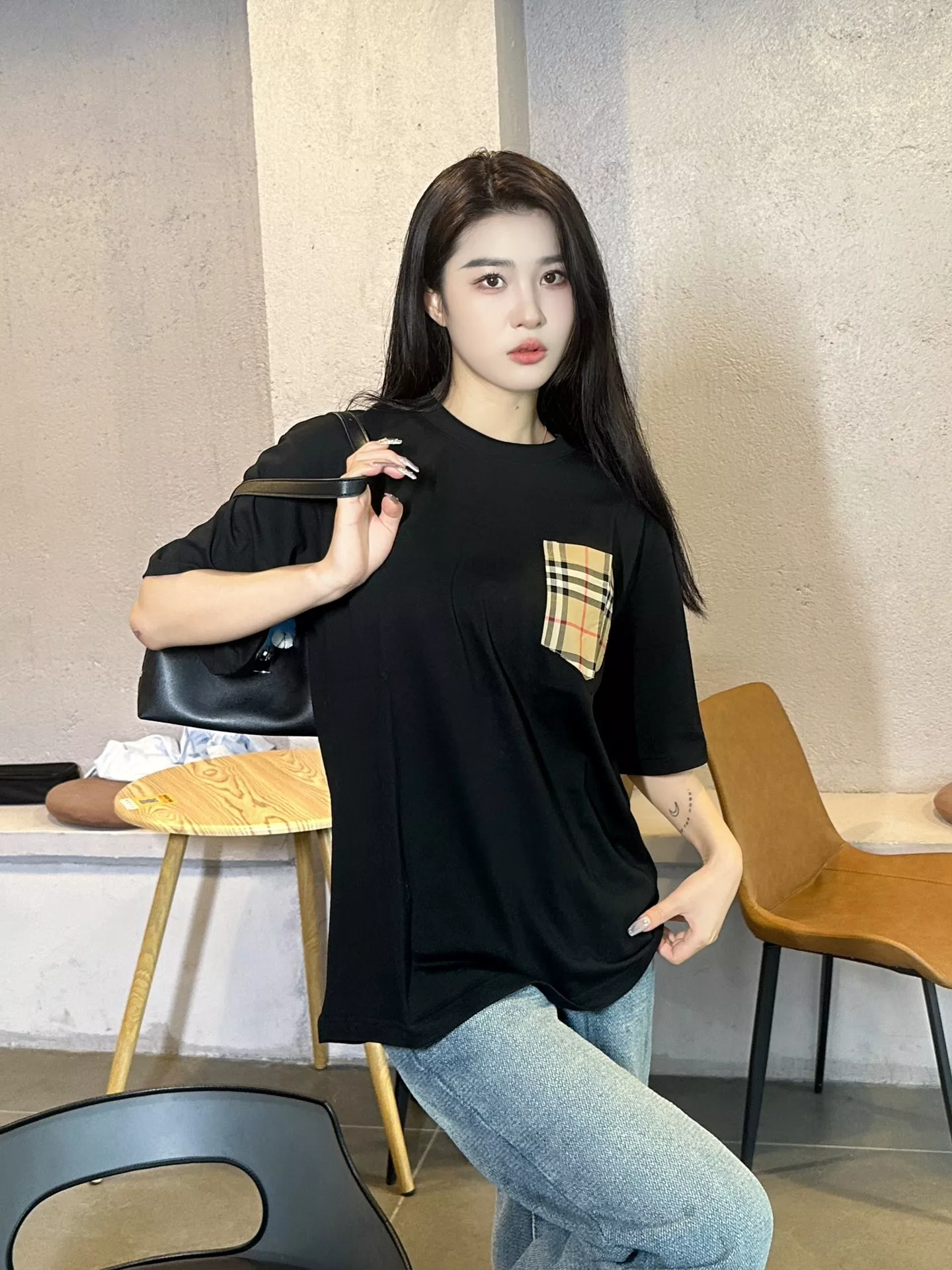 버버리 체크 포켓 포인트 반팔 상의 상세 이미지 14