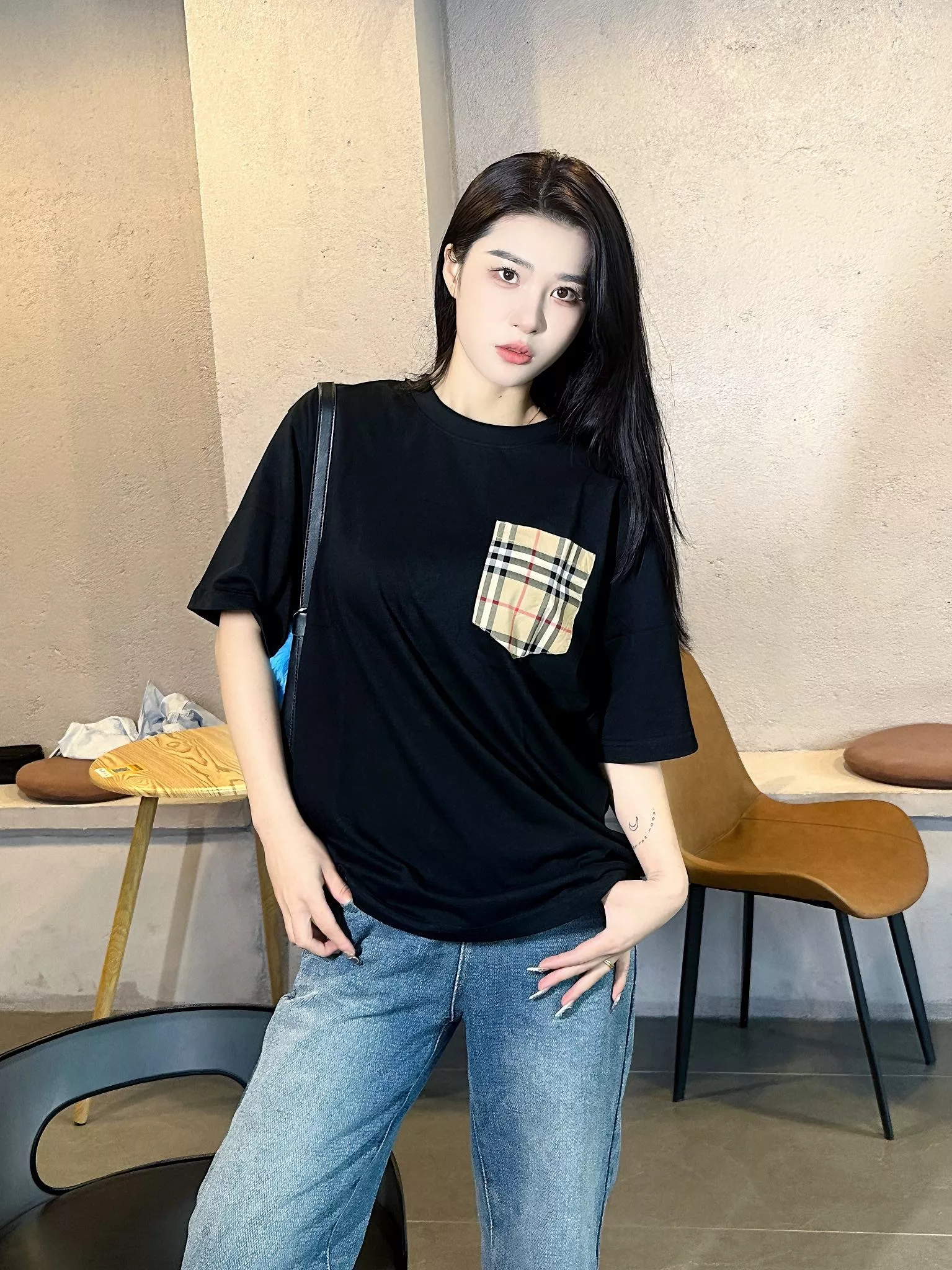 버버리 체크 포켓 포인트 반팔 상의 상세 이미지 12