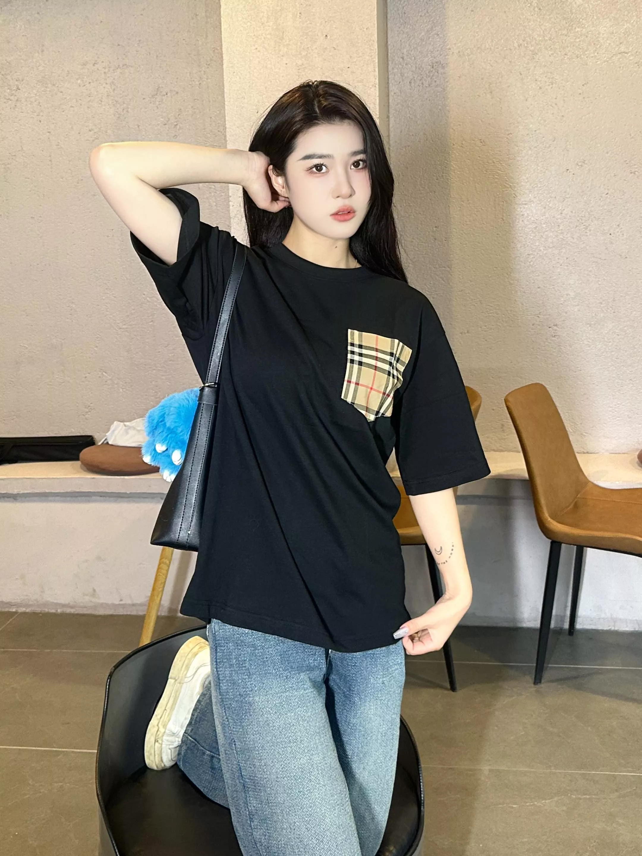 버버리 체크 포켓 포인트 반팔 상의 상세 이미지 16