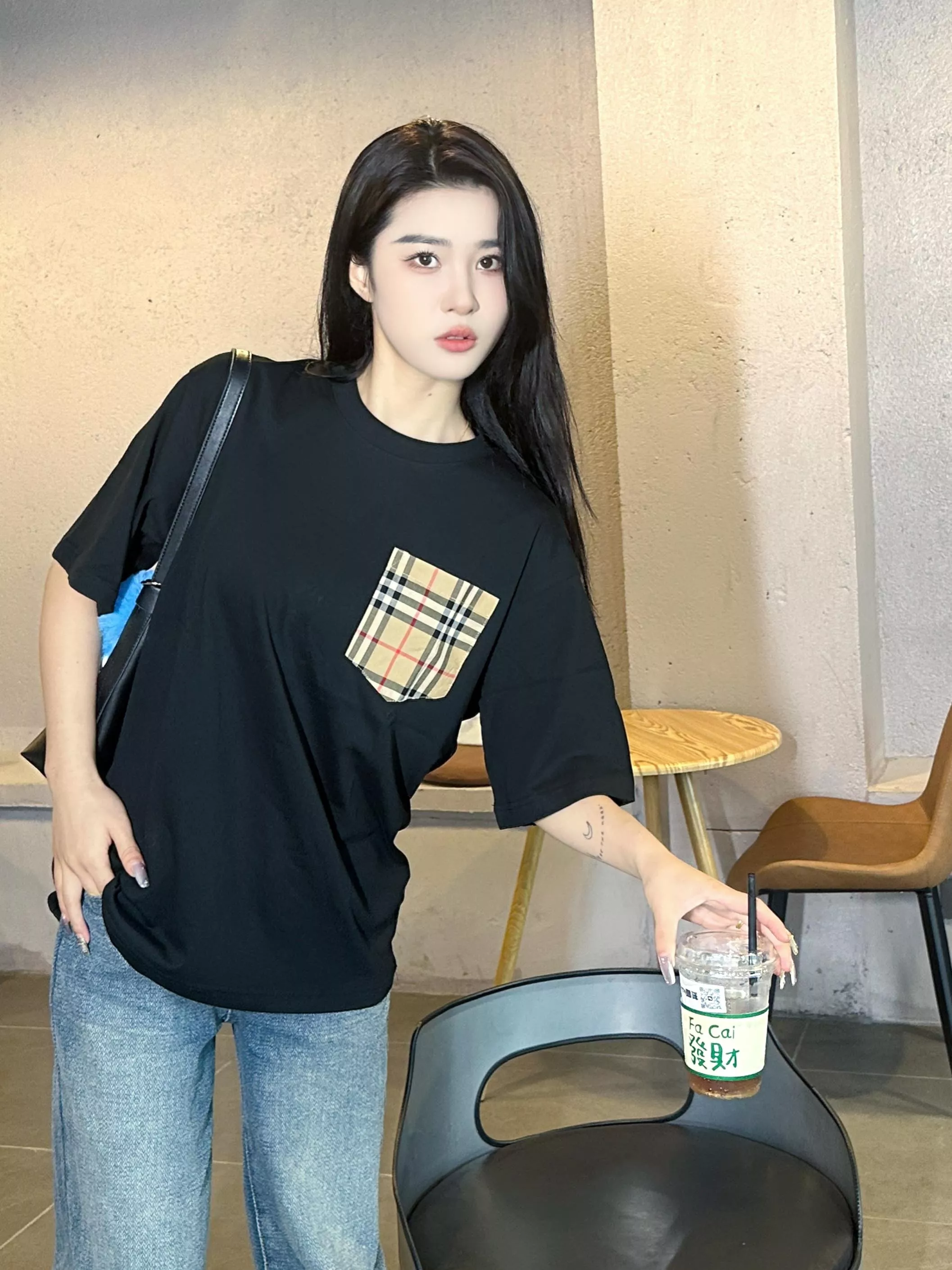 버버리 체크 포켓 포인트 반팔 상의 상세 이미지 13