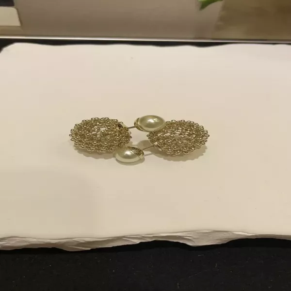 디올 트리발 진주 더블 볼 이어링