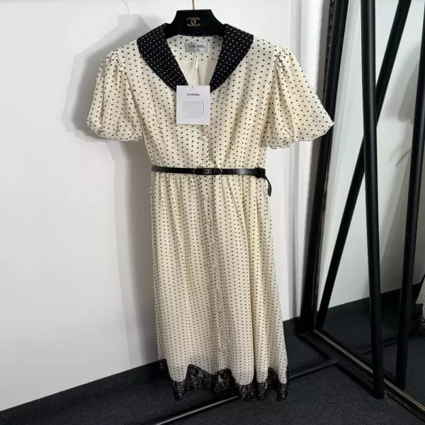 샤넬 도트 패턴 레이스 배색 퍼프소매 드레스
