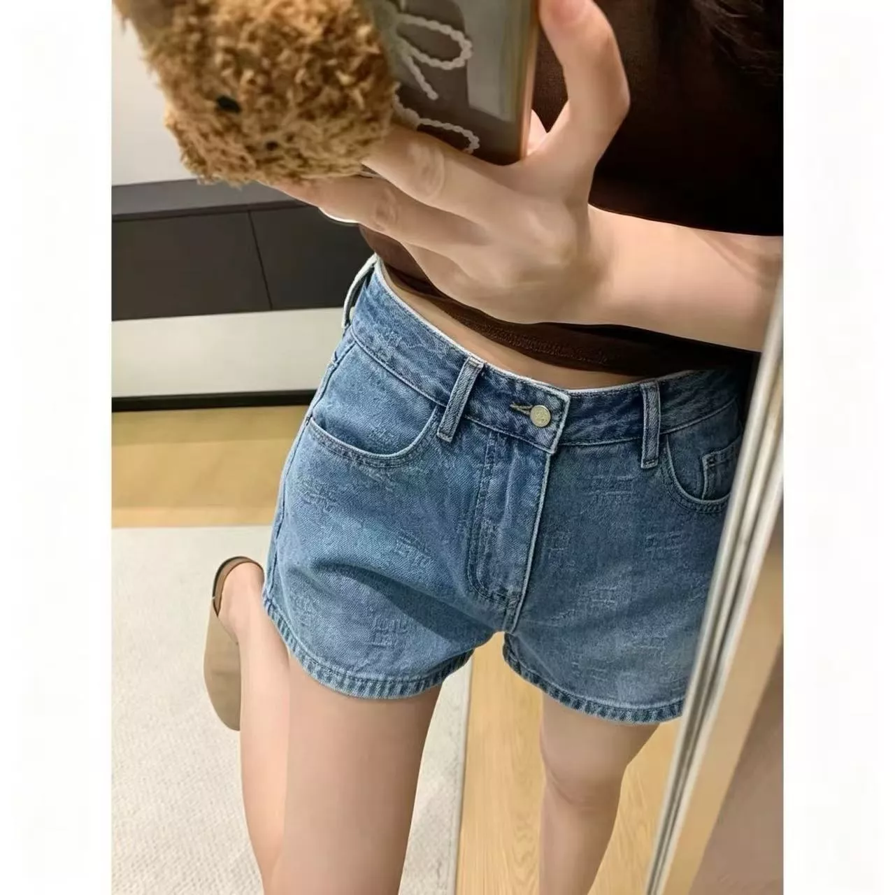 미우미우 로고 워싱 데님 쇼츠 상세 이미지 10
