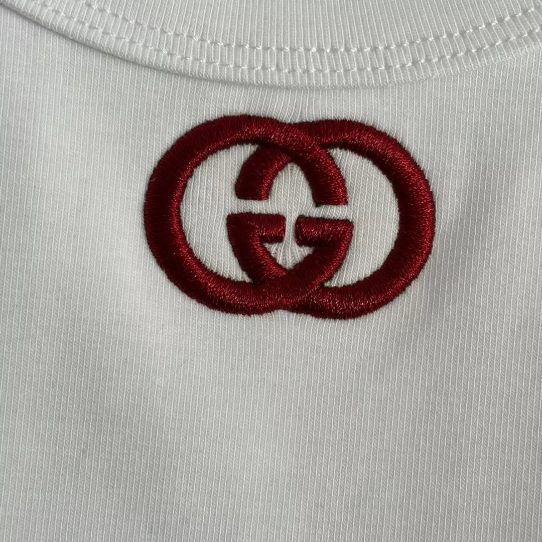 구찌 GG 자수 슬림 핏 슬리브리스 상의 상세 이미지 4