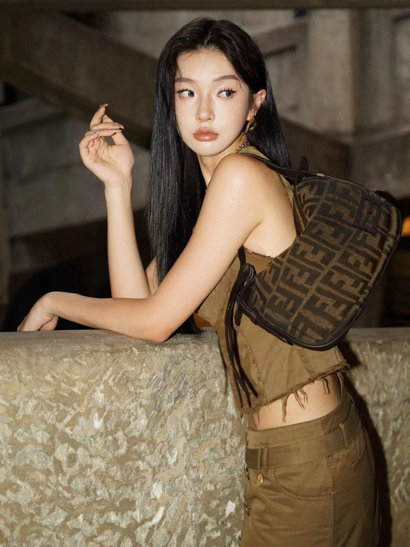 펜디 심플리 라인 숄더 스타일 백 상세 이미지 71