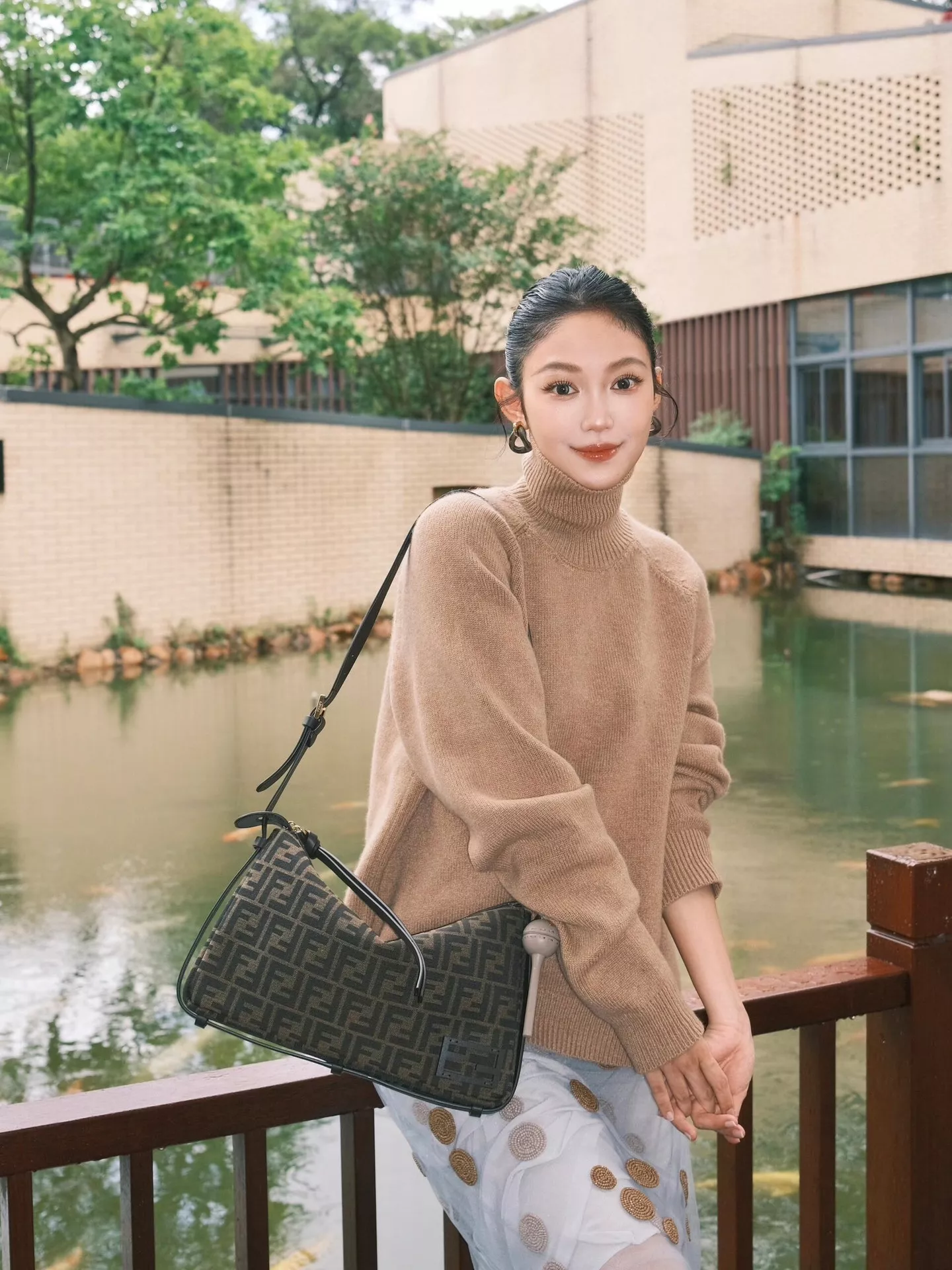 펜디 심플리 라인 숄더 스타일 백 상세 이미지 59