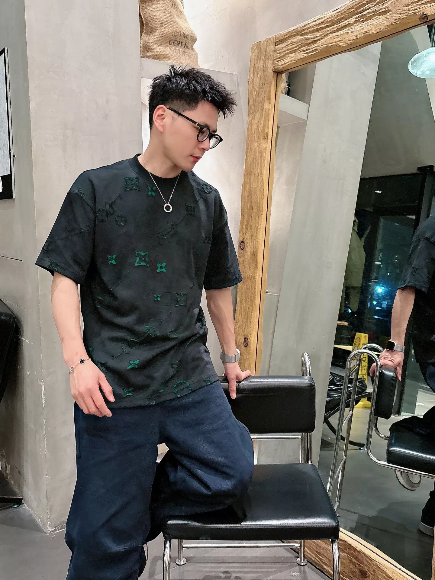 루이비통 로고 자카드 반팔 상의 상세 이미지 15