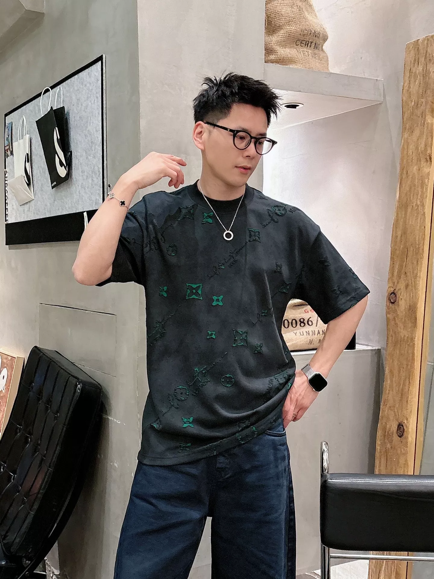 루이비통 로고 자카드 반팔 상의 상세 이미지 14